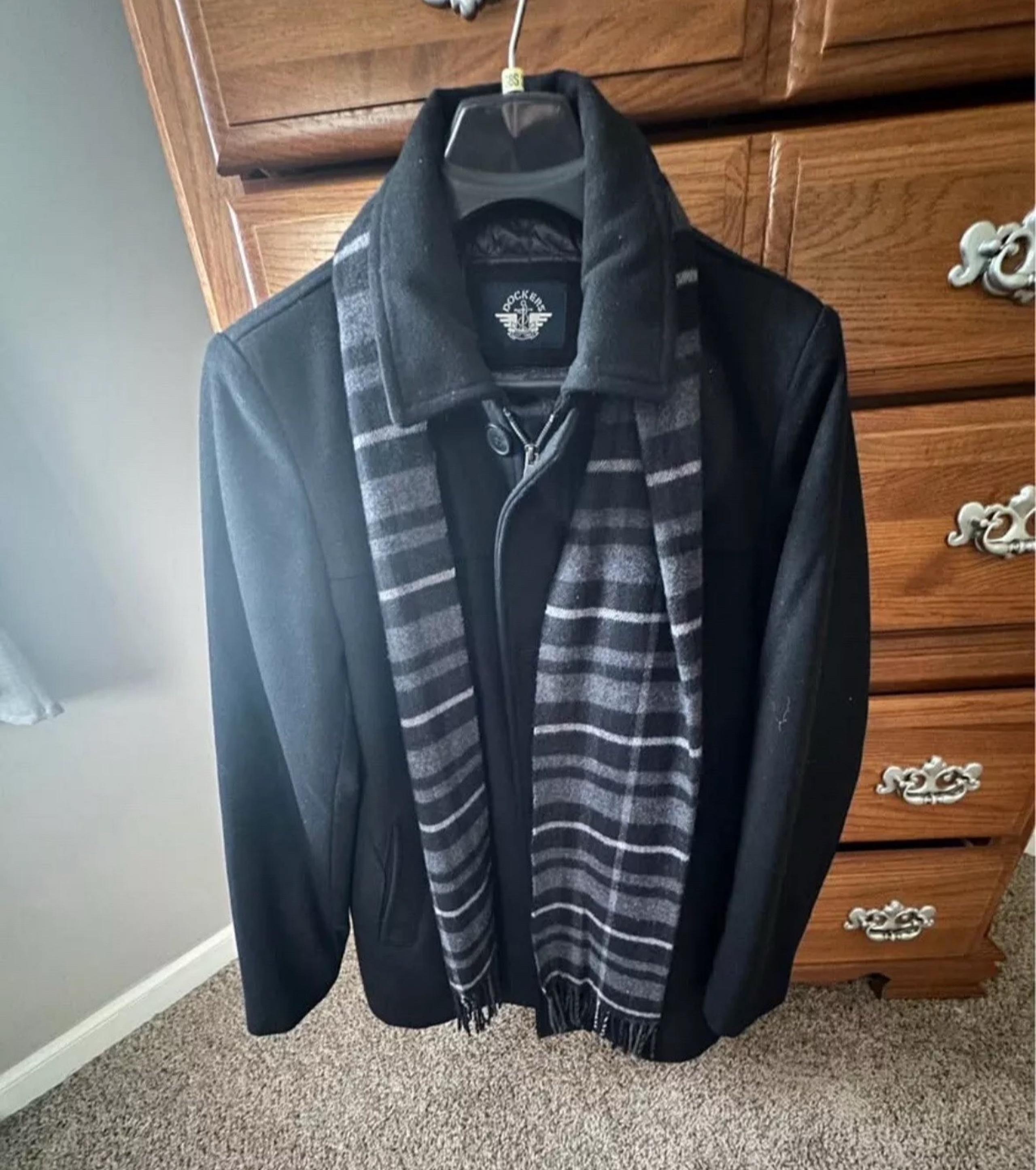 Men’s wool peacoat with scarf - Dockers