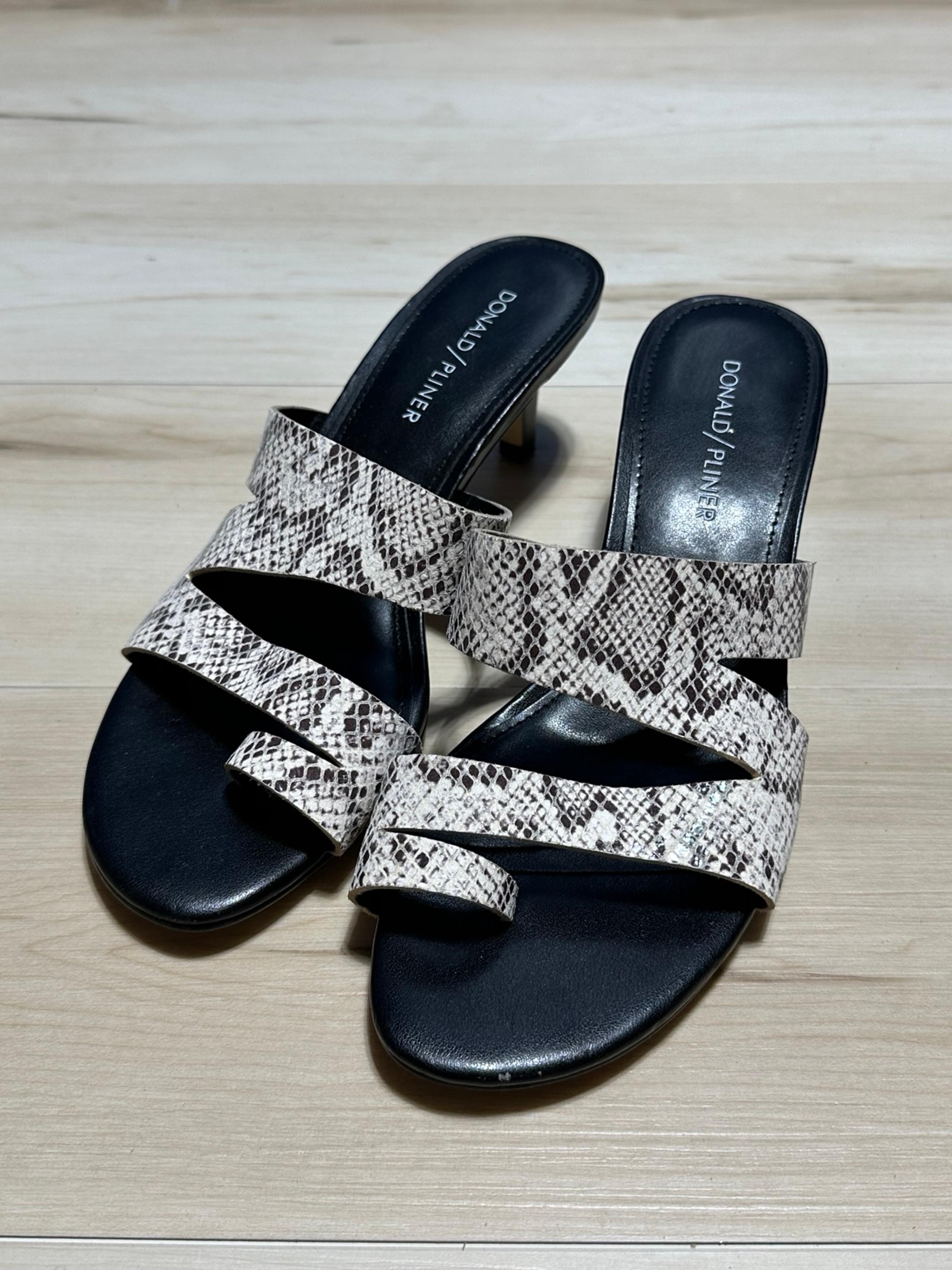DONALD PLINER Karissa Women’s Sandals 7.5 B. Snakeskin Kitten Heels D107