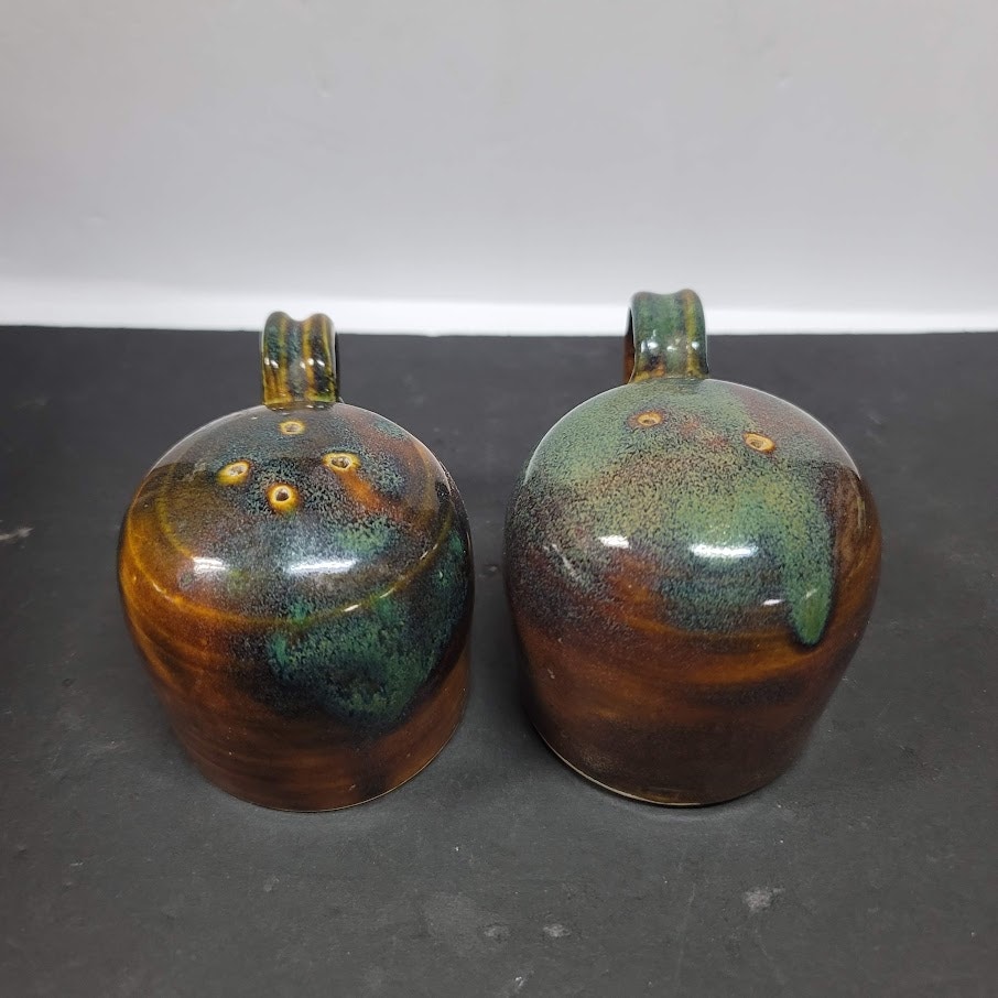 Pair handmade salt pepper shakers pottery handle rounded signed Bean 90 Green