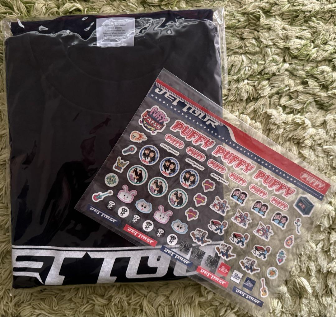 PUFFY JETTOUR Goods Set: Coach Jacket, T-shirt, and Other Items