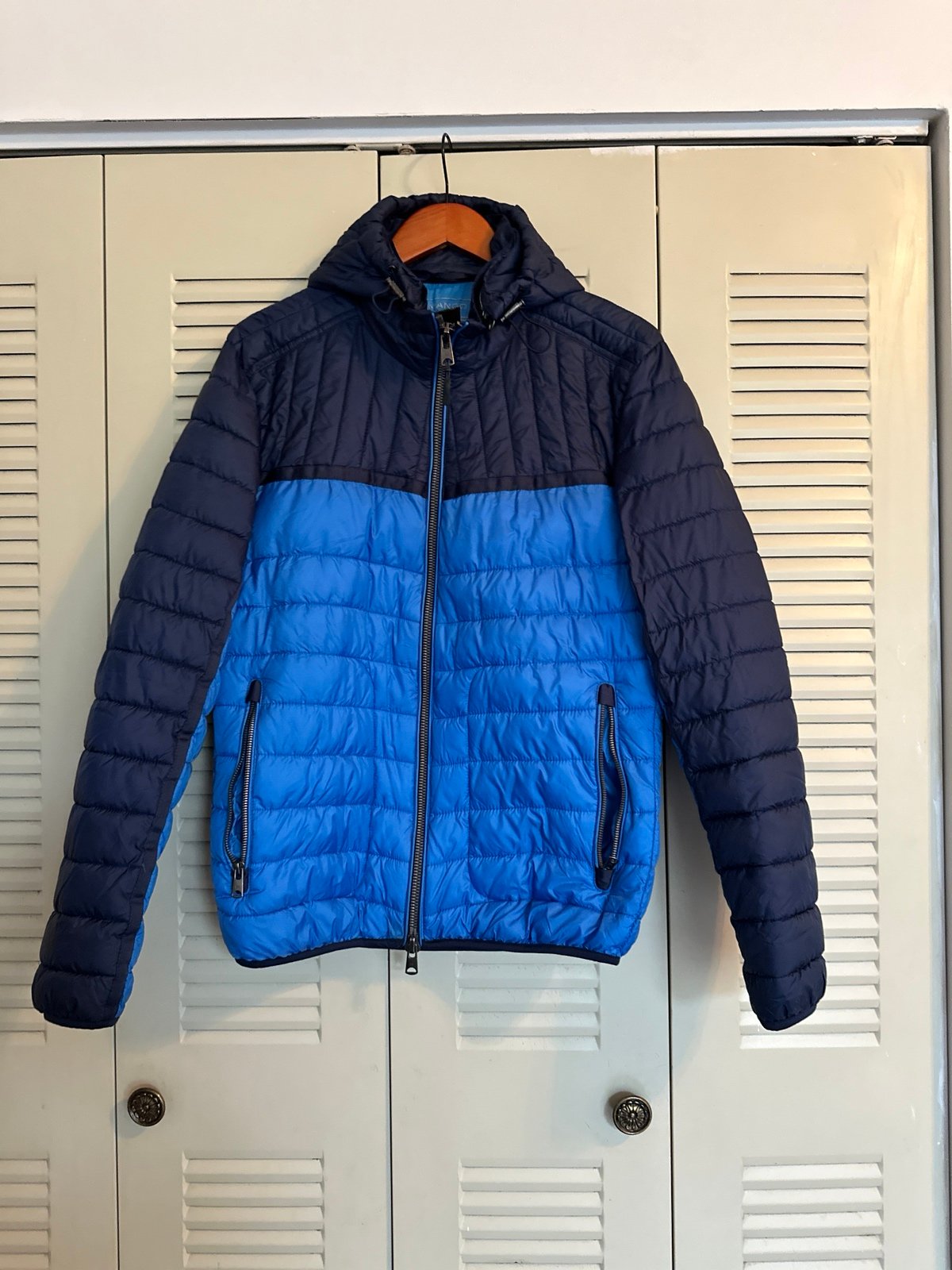 Mango light weight downfilled men’s hooded jacket medium
