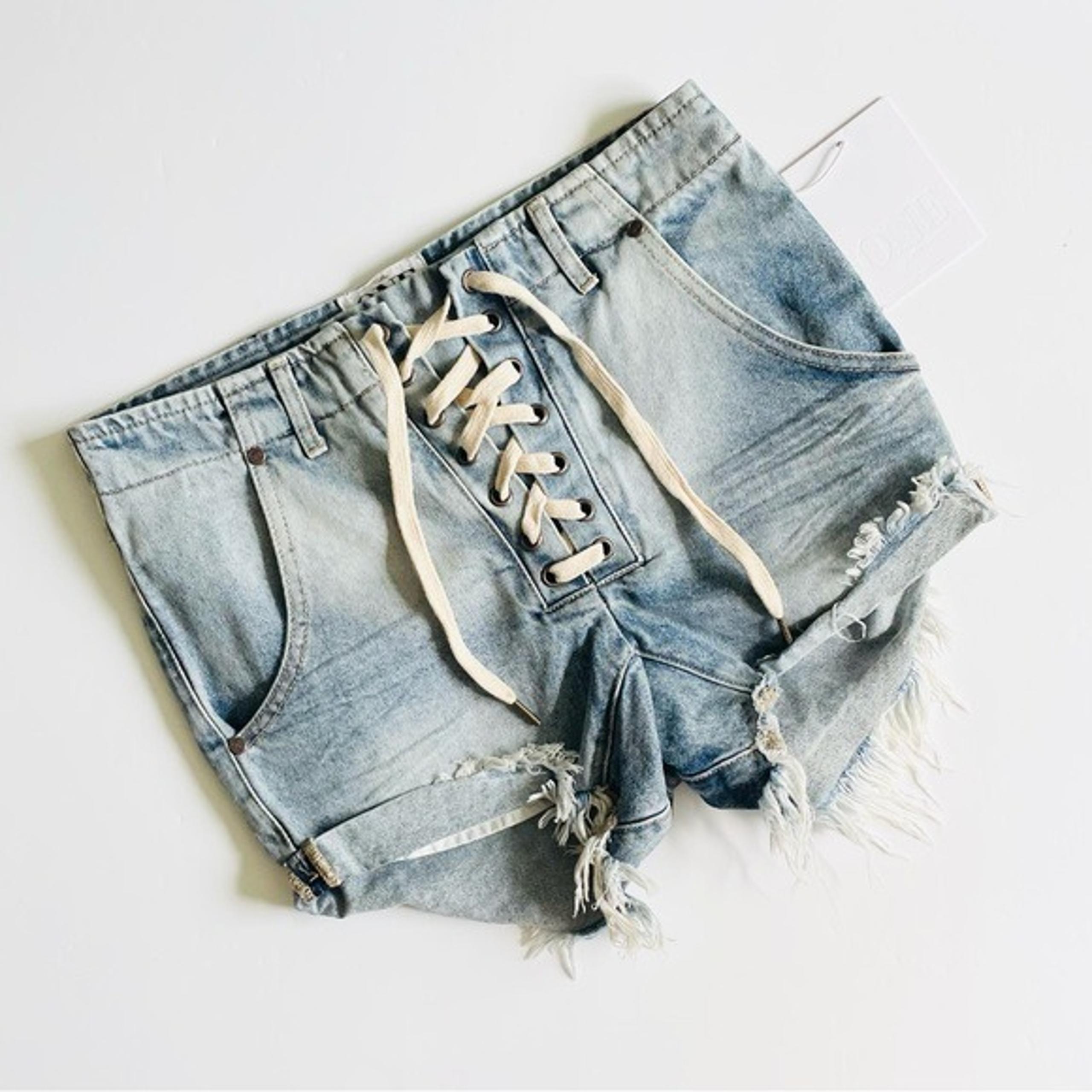 NWT One Teaspoon SIZE 26 High Rise LaceUp Blue Blossum Superfreaks shorts