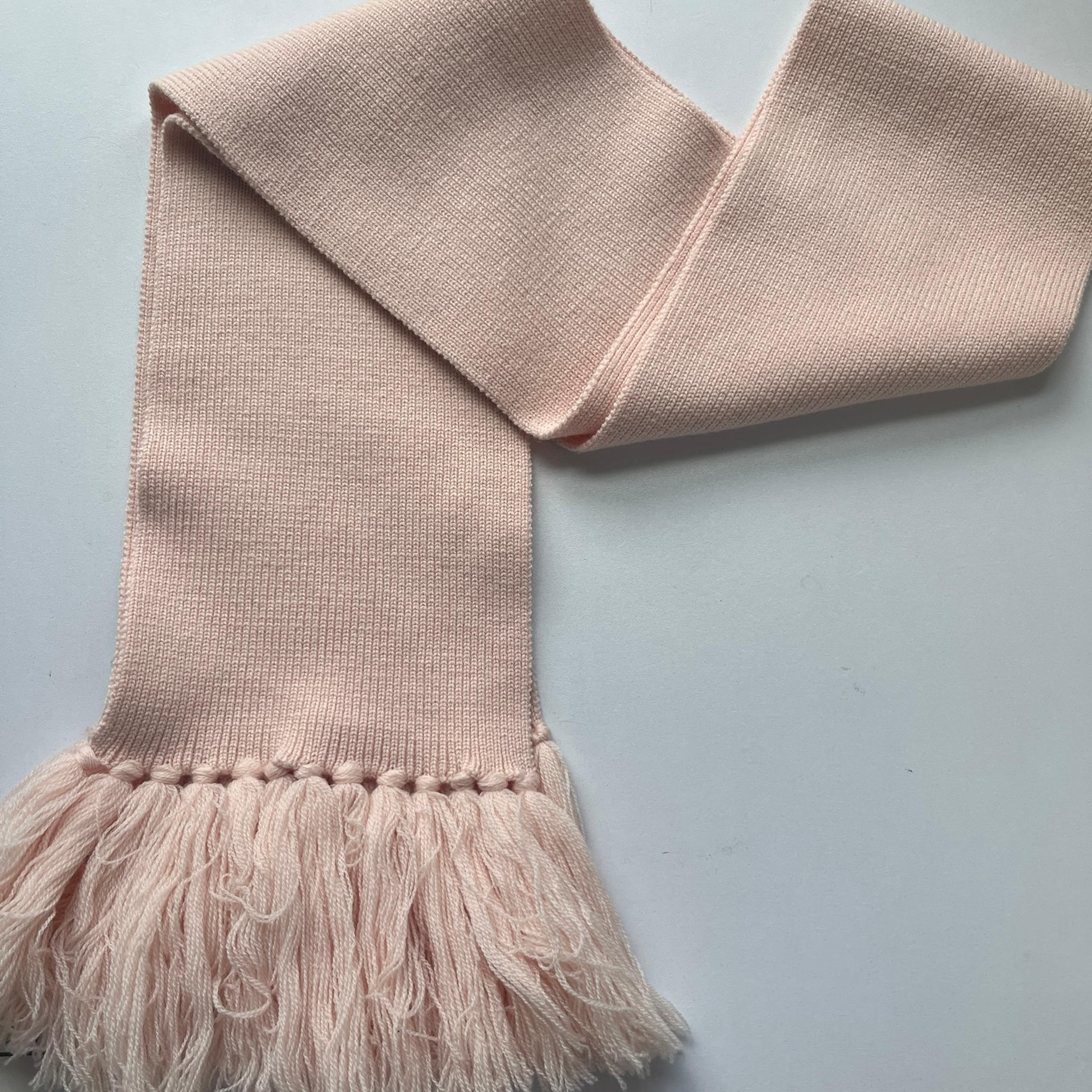 New Carlisle Wool Pink Knit Scarf with Fringe 

Stylish pink knit scarf featurin