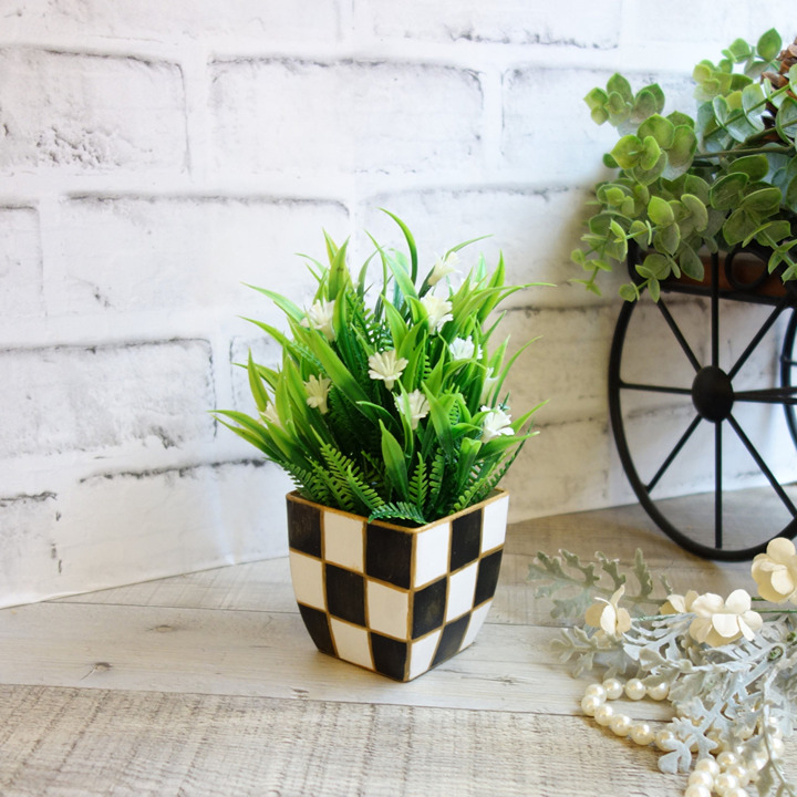 Checked Flower Pot Black and White Check Courtly Style Decor Buffalo Check Plant