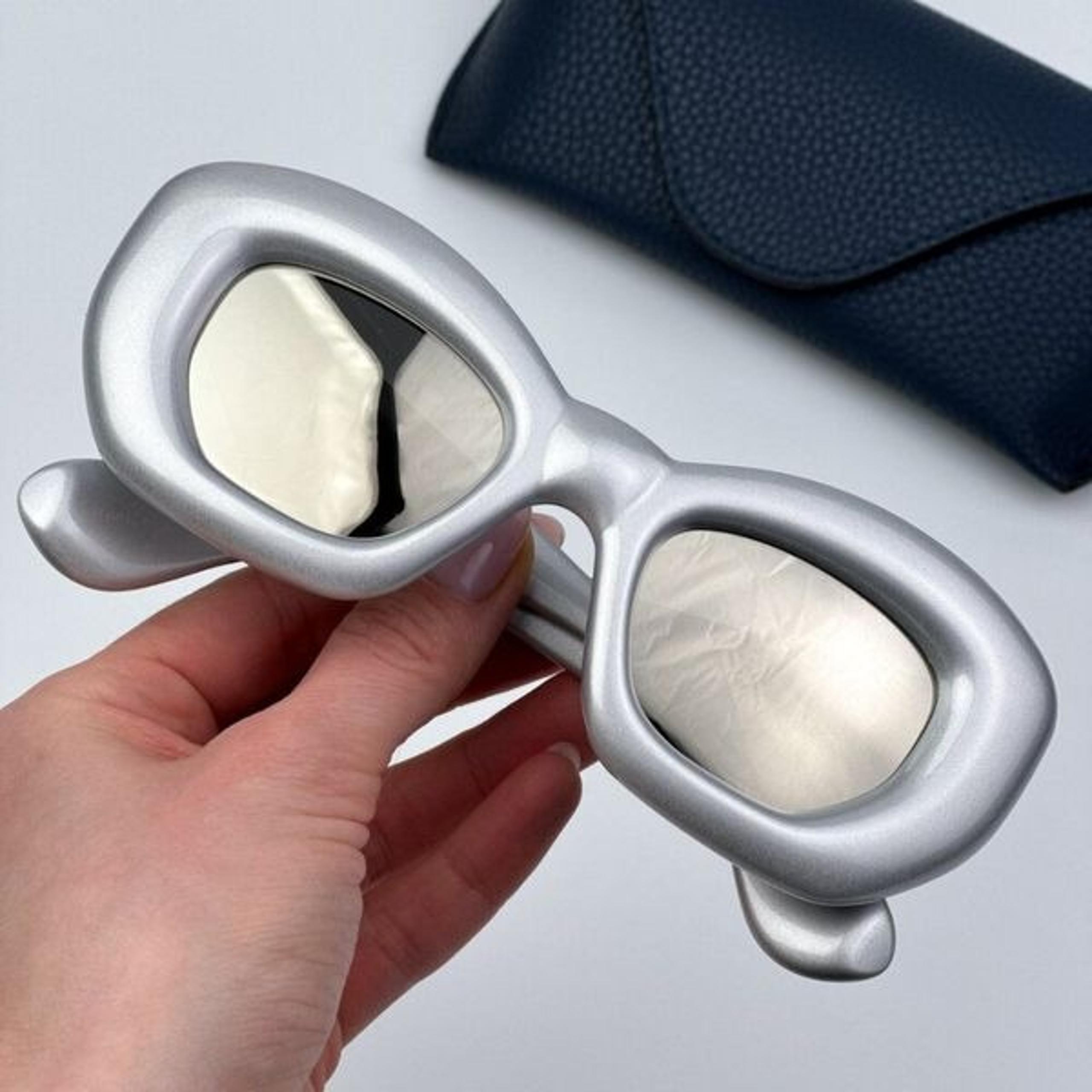 Loewe Men  BRAND NEW Sunglasses LW40117I 20C Metallized Grey Smoke Mirror