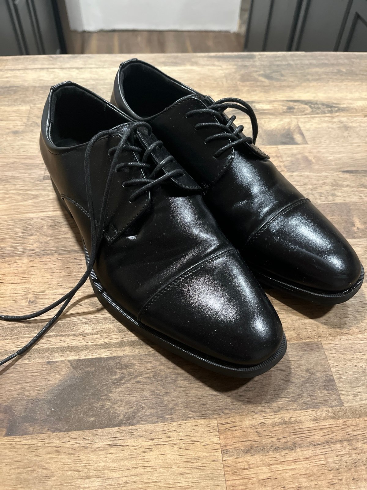 Men’s 8 1/2 dress shoes van heusen (Free shipping)