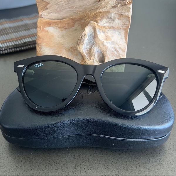 RAY- BAN Wayfarer Way RB 2241 Sunglasses Green Lenses Polished Black