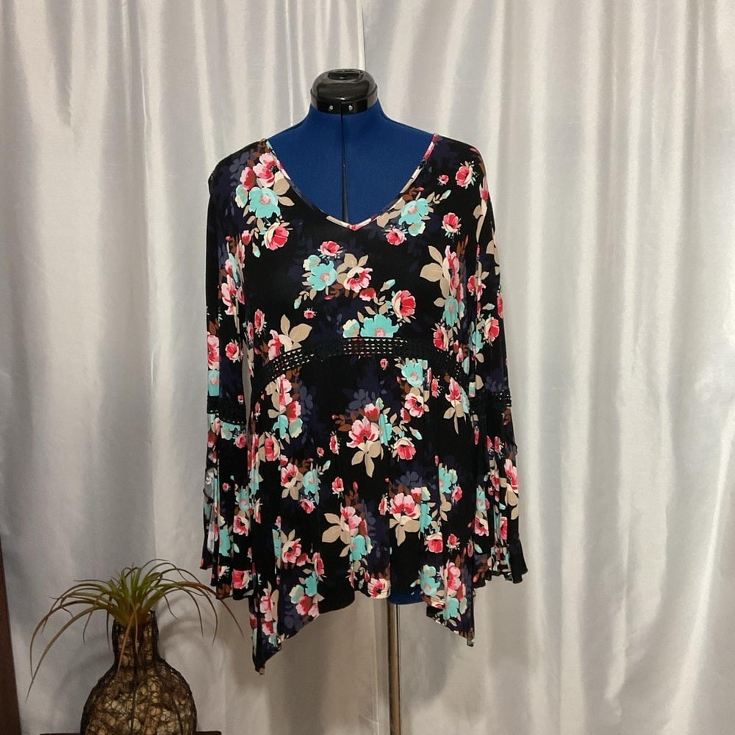 Gently Used Relativity Woman’s Tunic