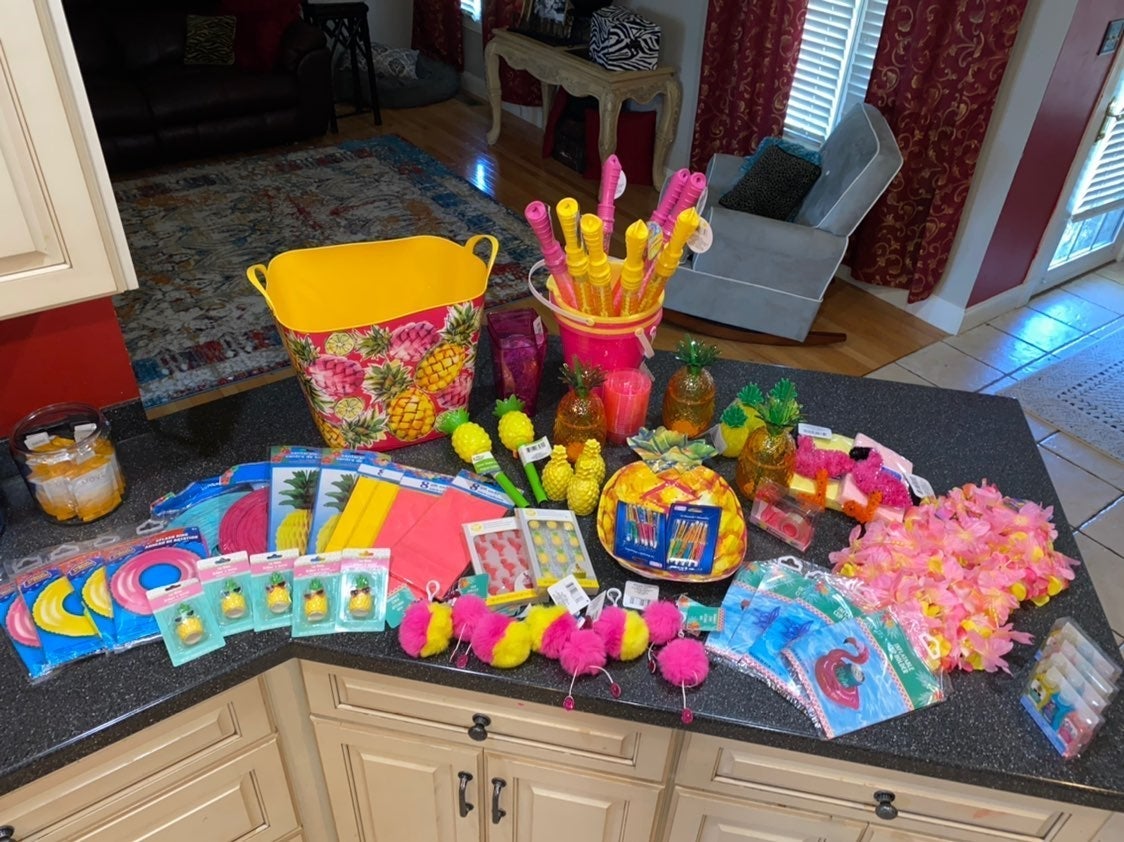 Pineapple/flamingo birthday decor