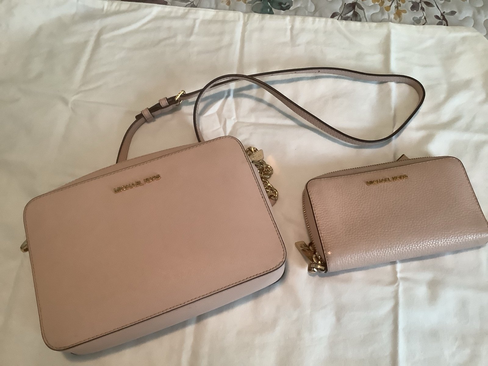 michael kors light pink crossbody