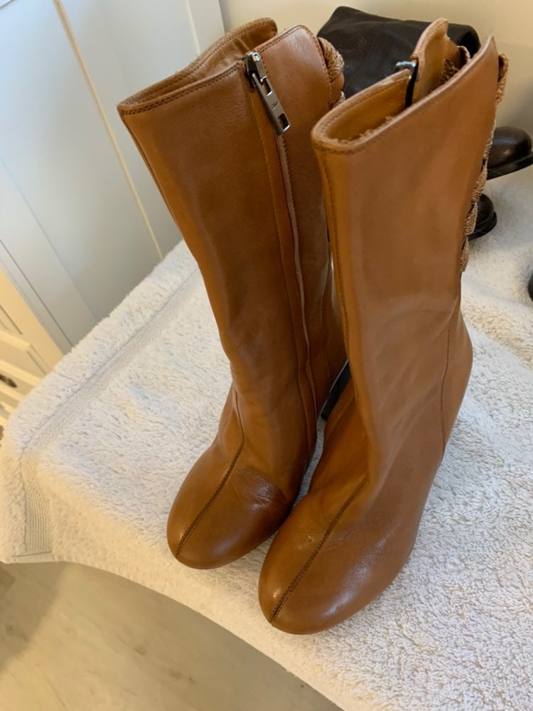 Co 9M Rainne Cognac Boots