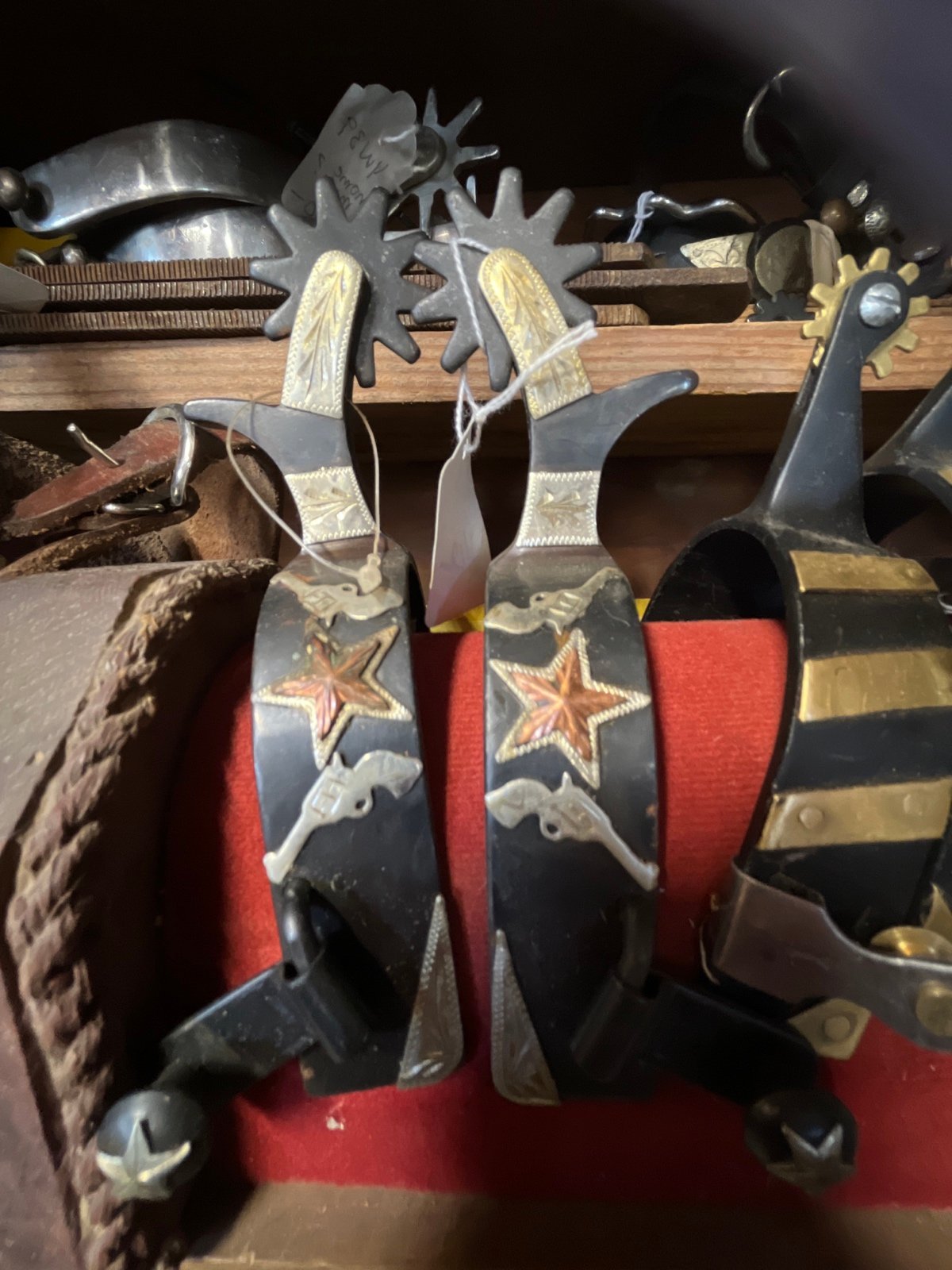 Mens western spurs pistol motif