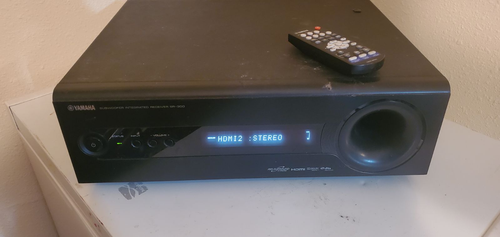 Yamaha SR-300 subwoofer integrated receiver with remote
