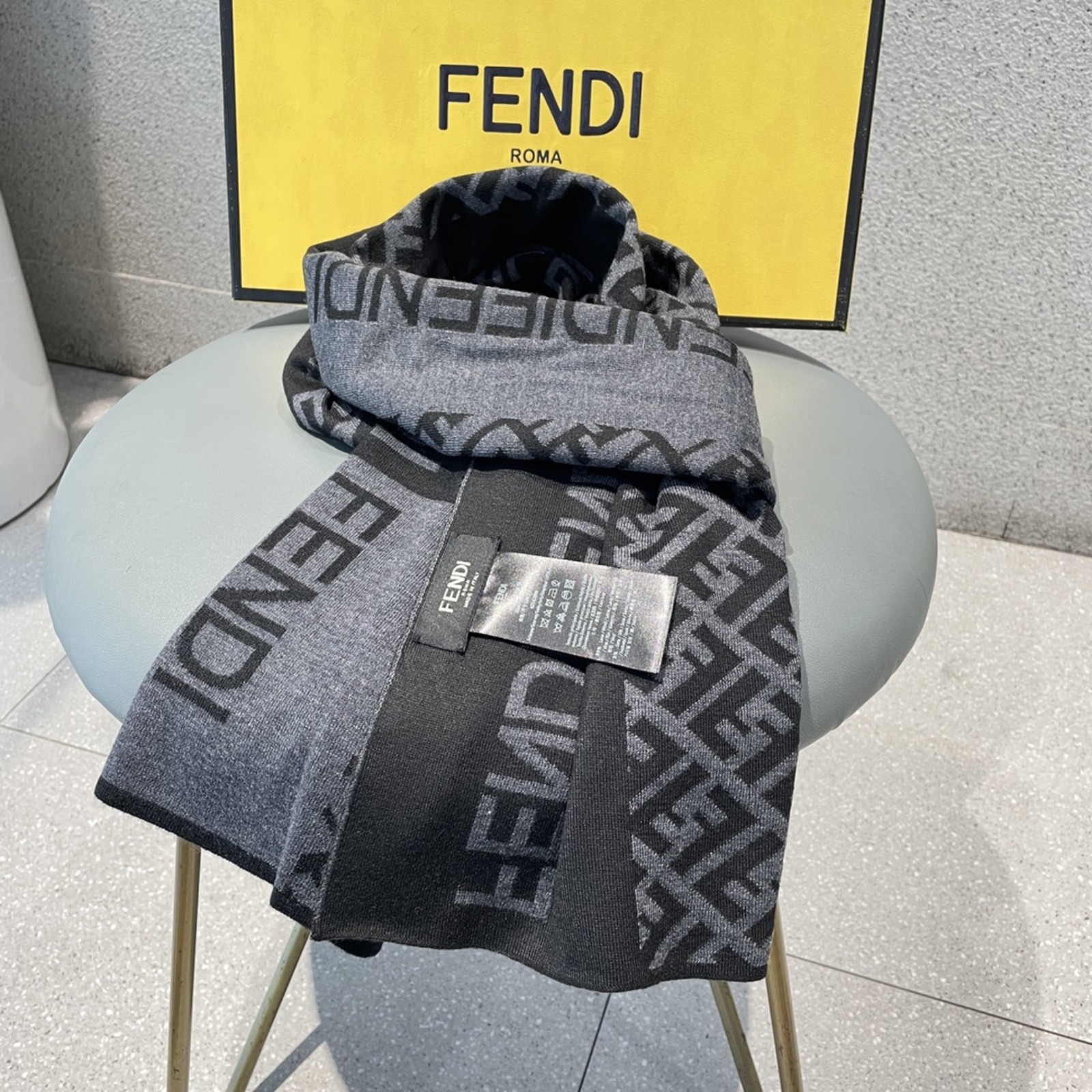 Fashion color matching scarf
