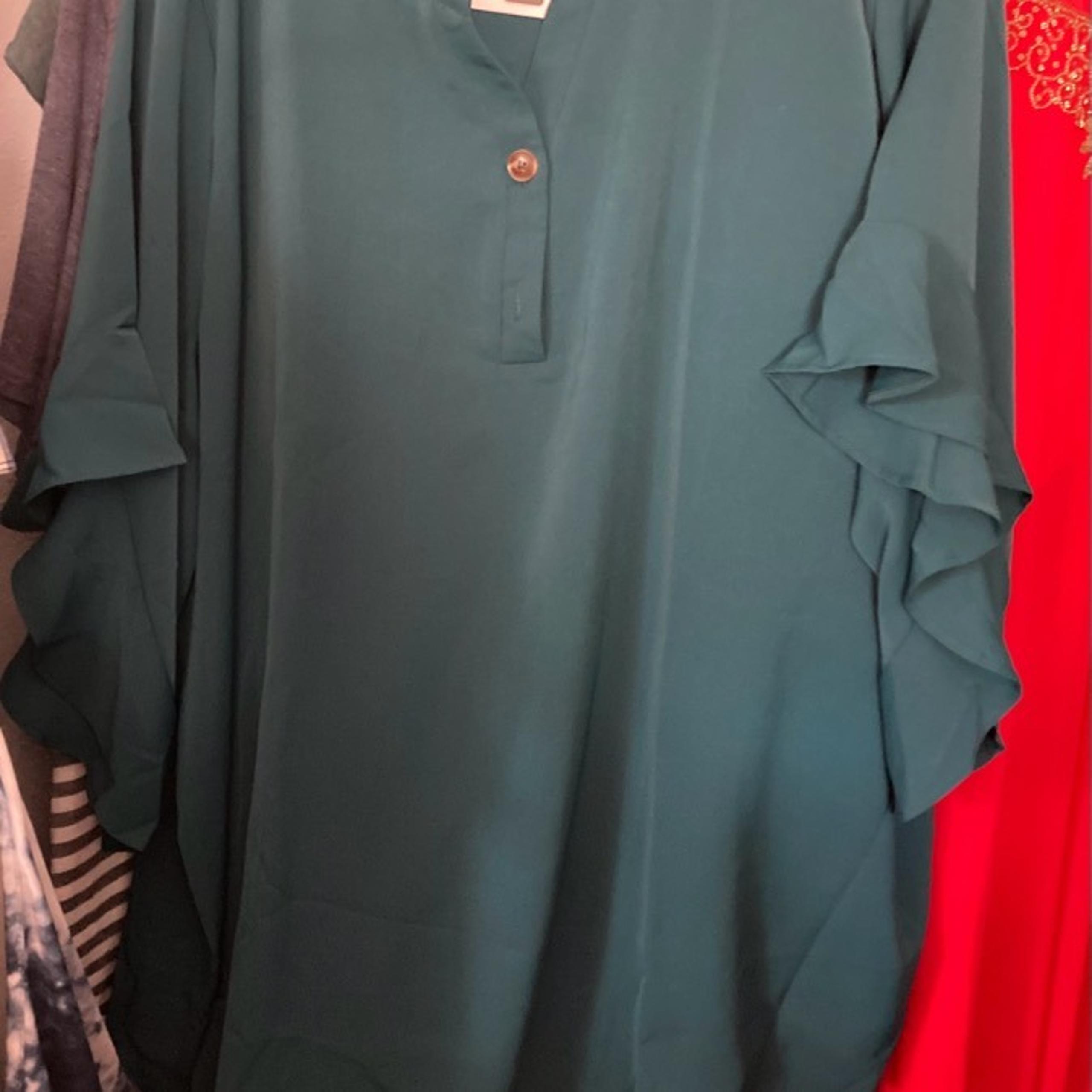Bloom chic top size 28 with ruffle sleeve & buttons