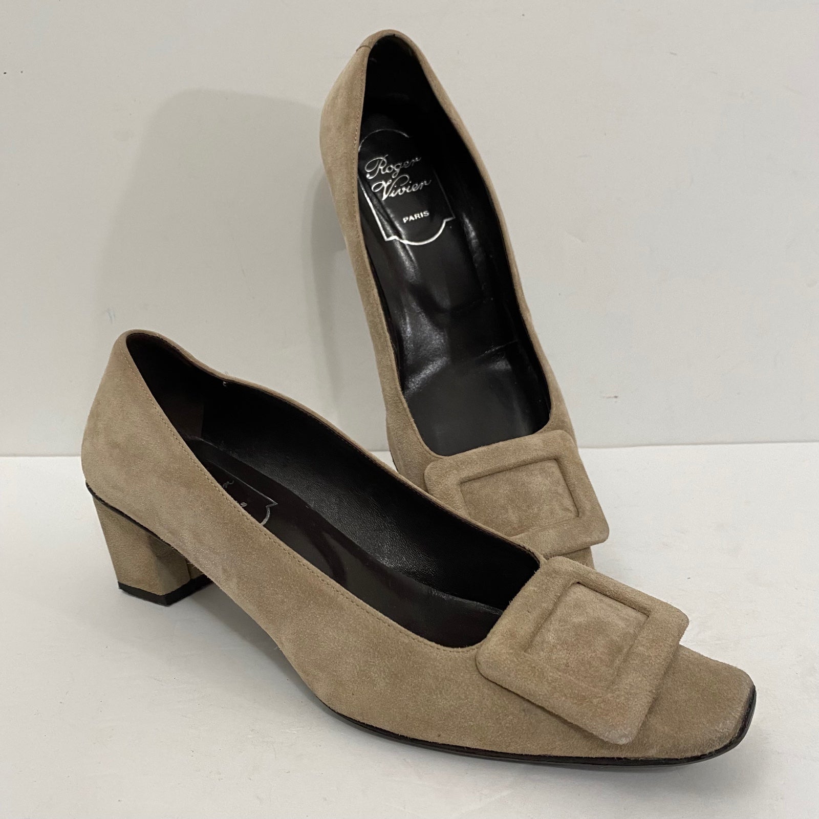 Roger vivier deals comma heel