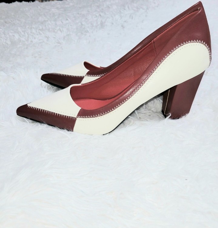 Burgandy & White Stiletto Heels with White Stitch Details Women's US Size 8! ✨️