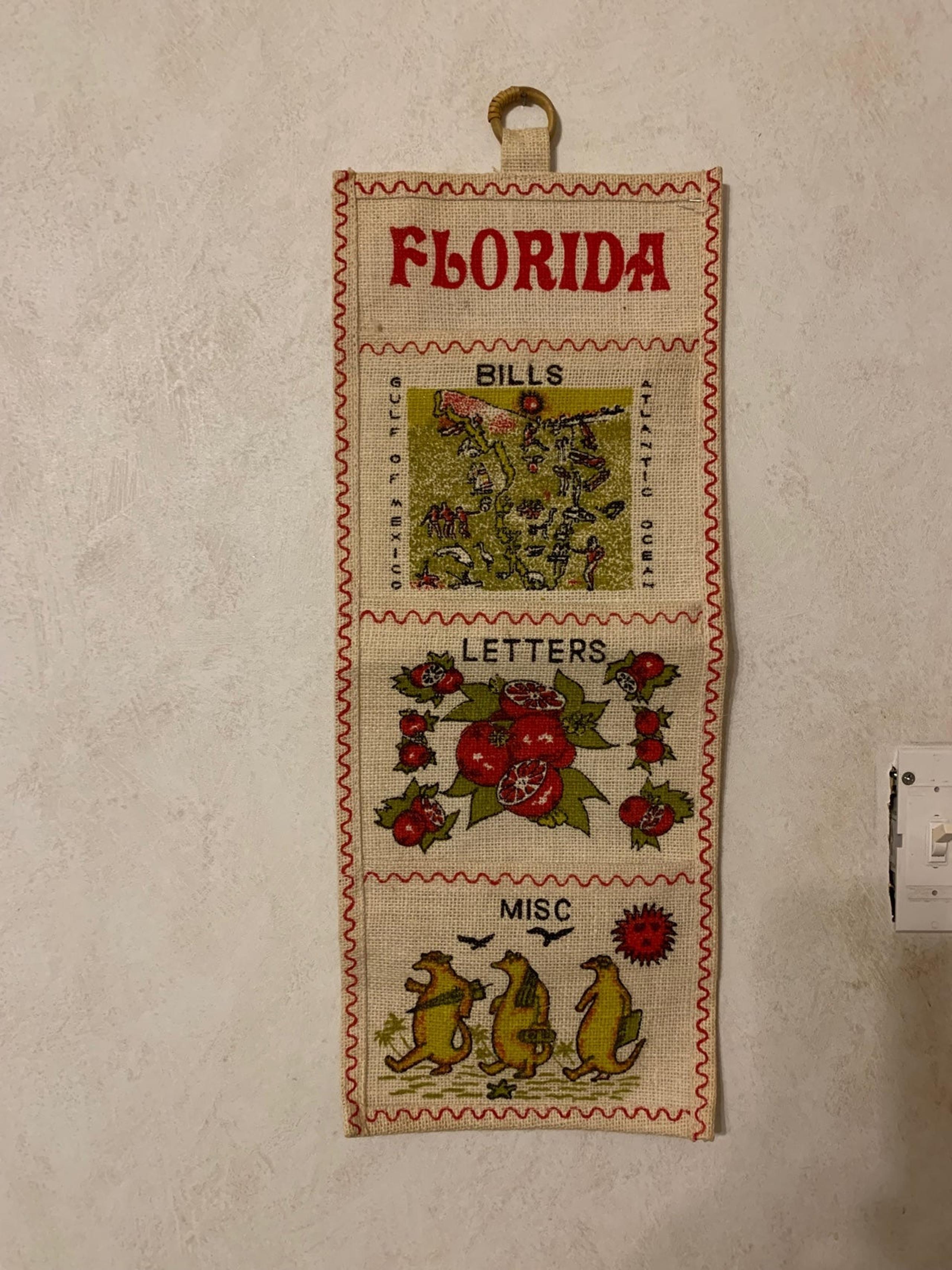 Vintage Bills/misc holder with Florida and veggies with 3 compartments good cond