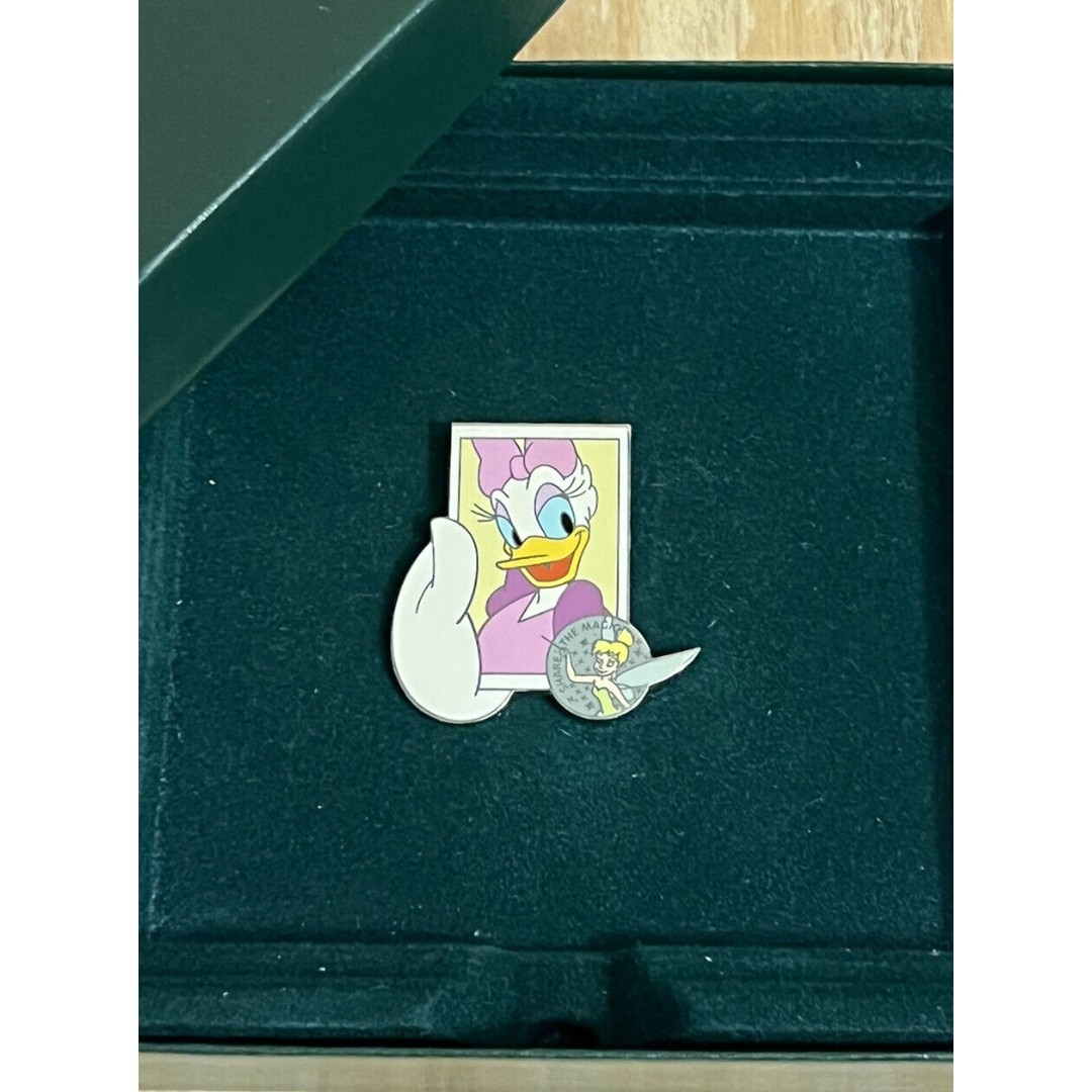 Walt Disney World Daisy Duck And Tinkerbell Glitter Pin LE RARE