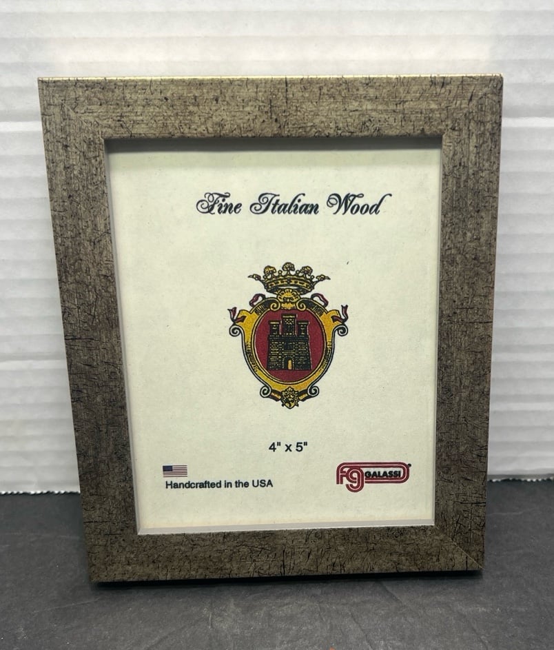 VINTAGE FINE ITALIAN WOOD GOLD 4 X 5” PICTURE FRAME MINT CONDITION