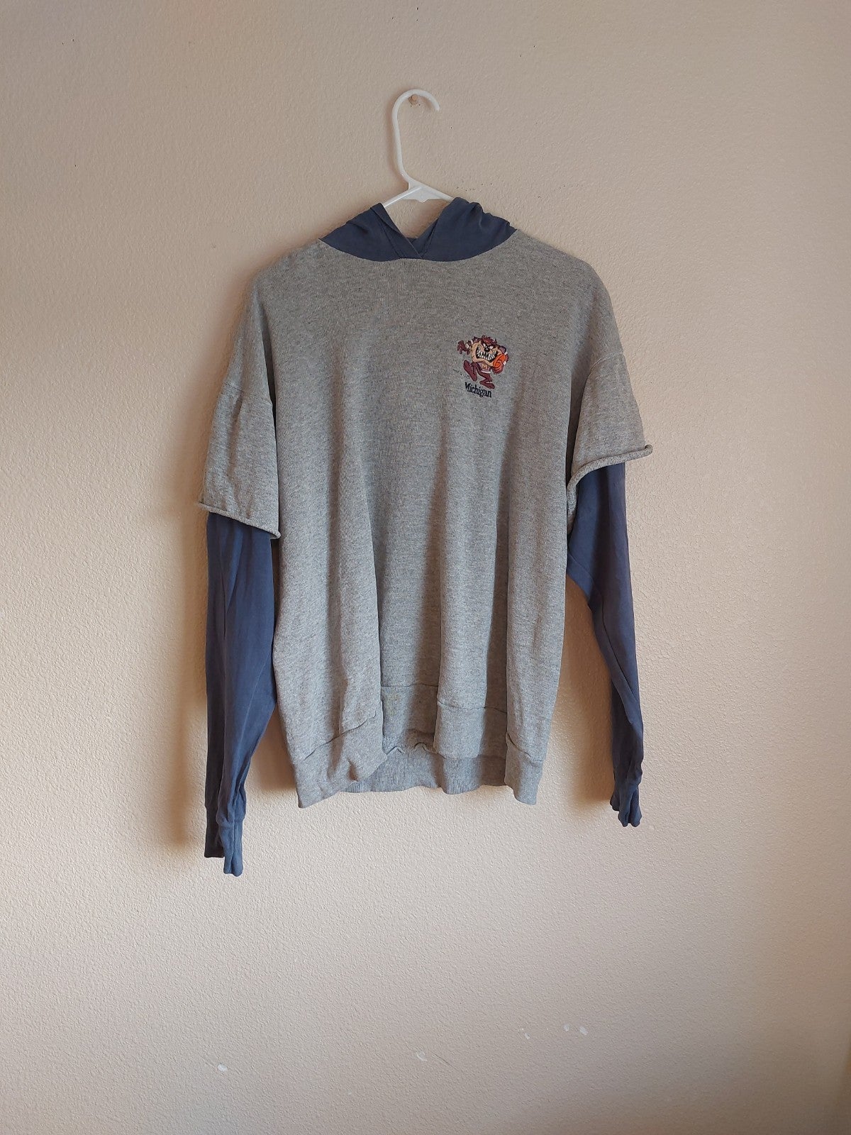 Michigan Wolverines Tasmanian Devil Football Themed Workout Hoodie Mens Large
