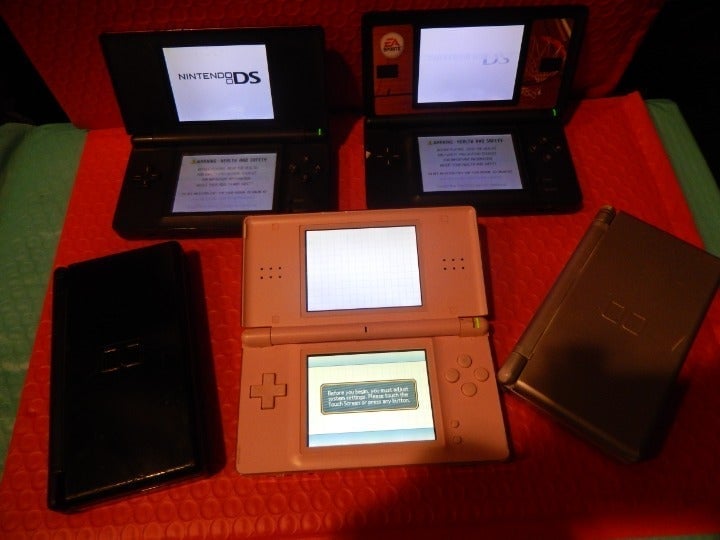 5 Nintendo DS Lite IN DIFFERENT COLORS & DIFFERENT ISSUES FOR REPAIR