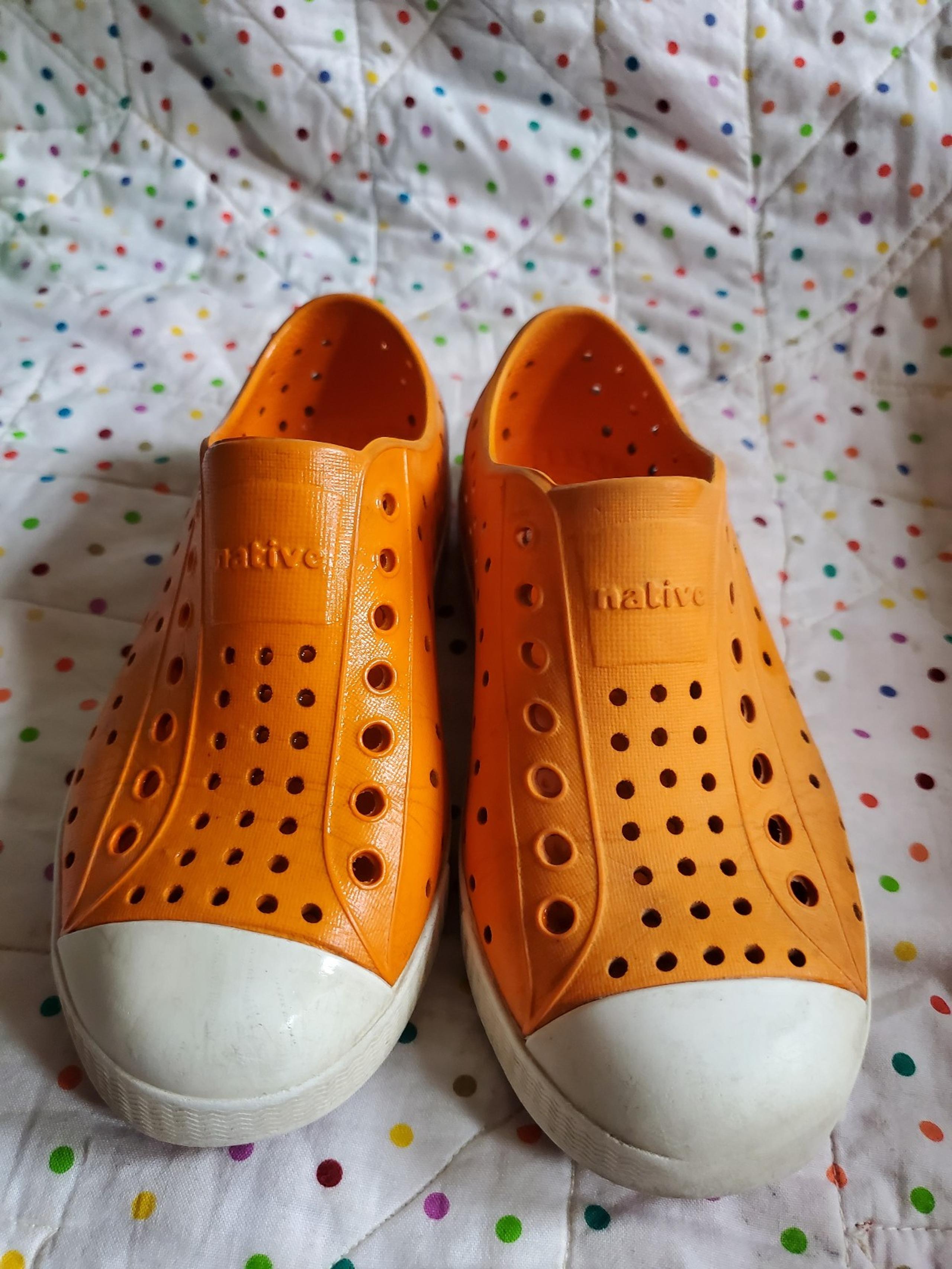 Native Jefferson kids shoes size C12.