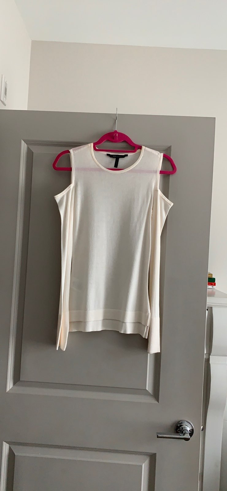 BCBG MaxAzria light sweater. Size xe