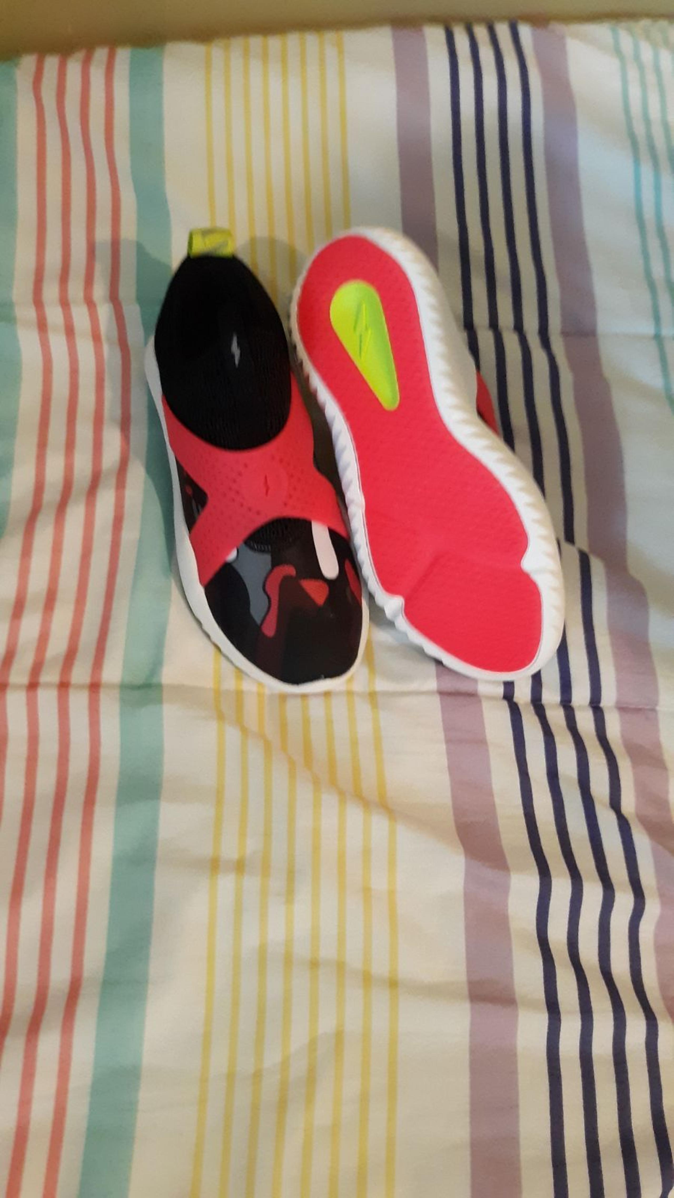 Nickelodeon Slime Girls Size 2 Shoes