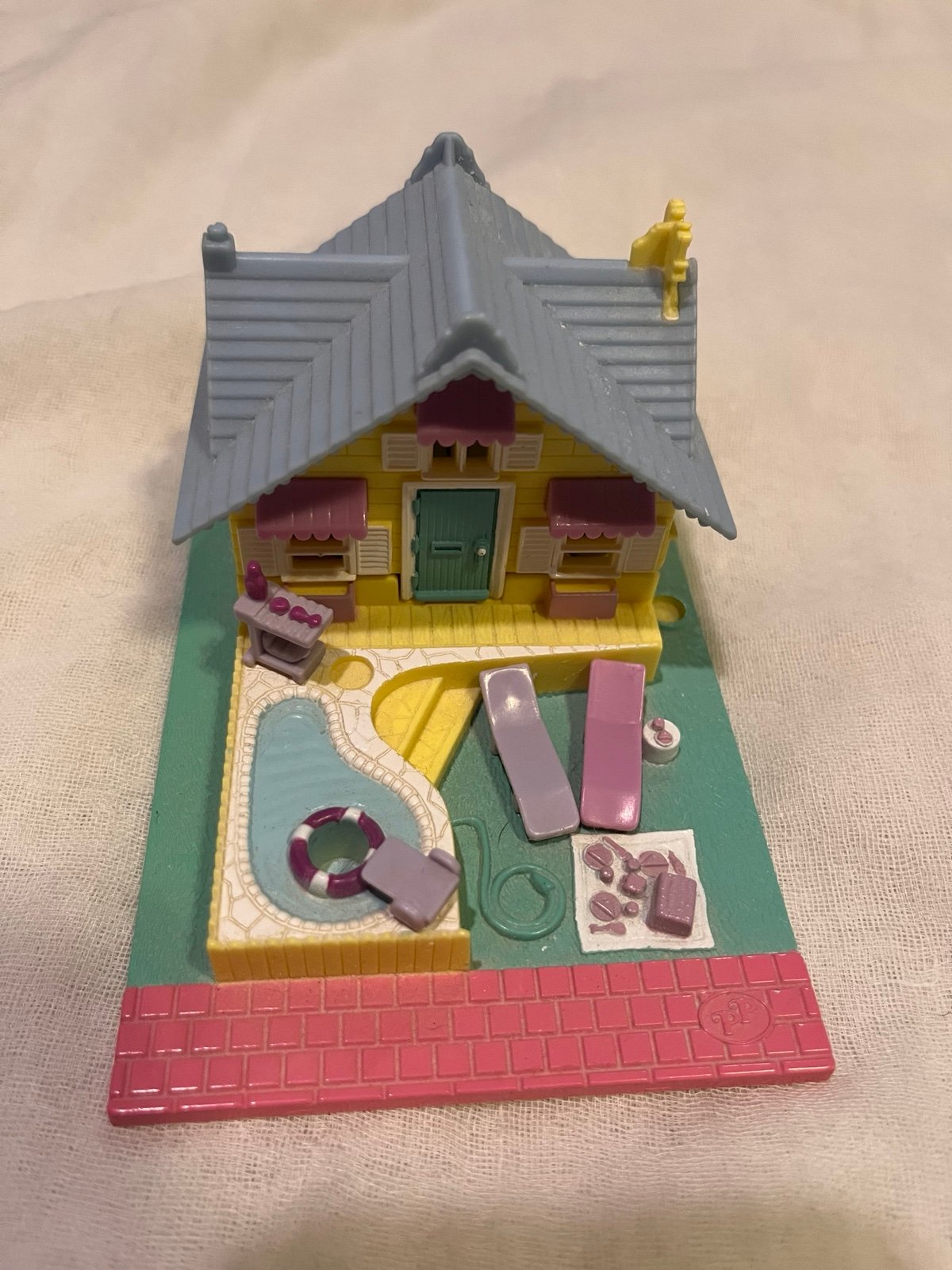 Very RARE Vintage Polly Pocket 1993 Summer Pool House Playset