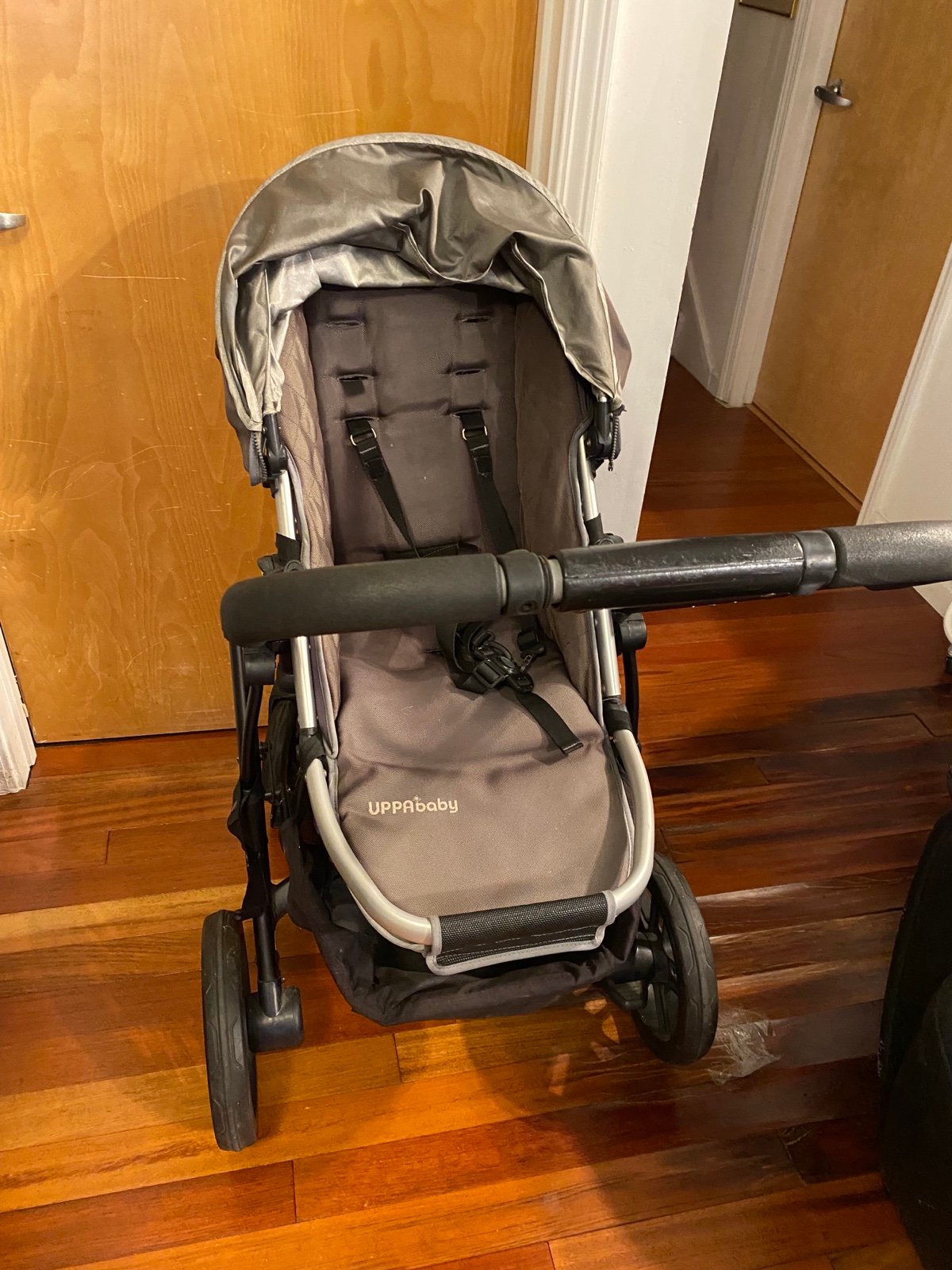 how to close uppababy stroller