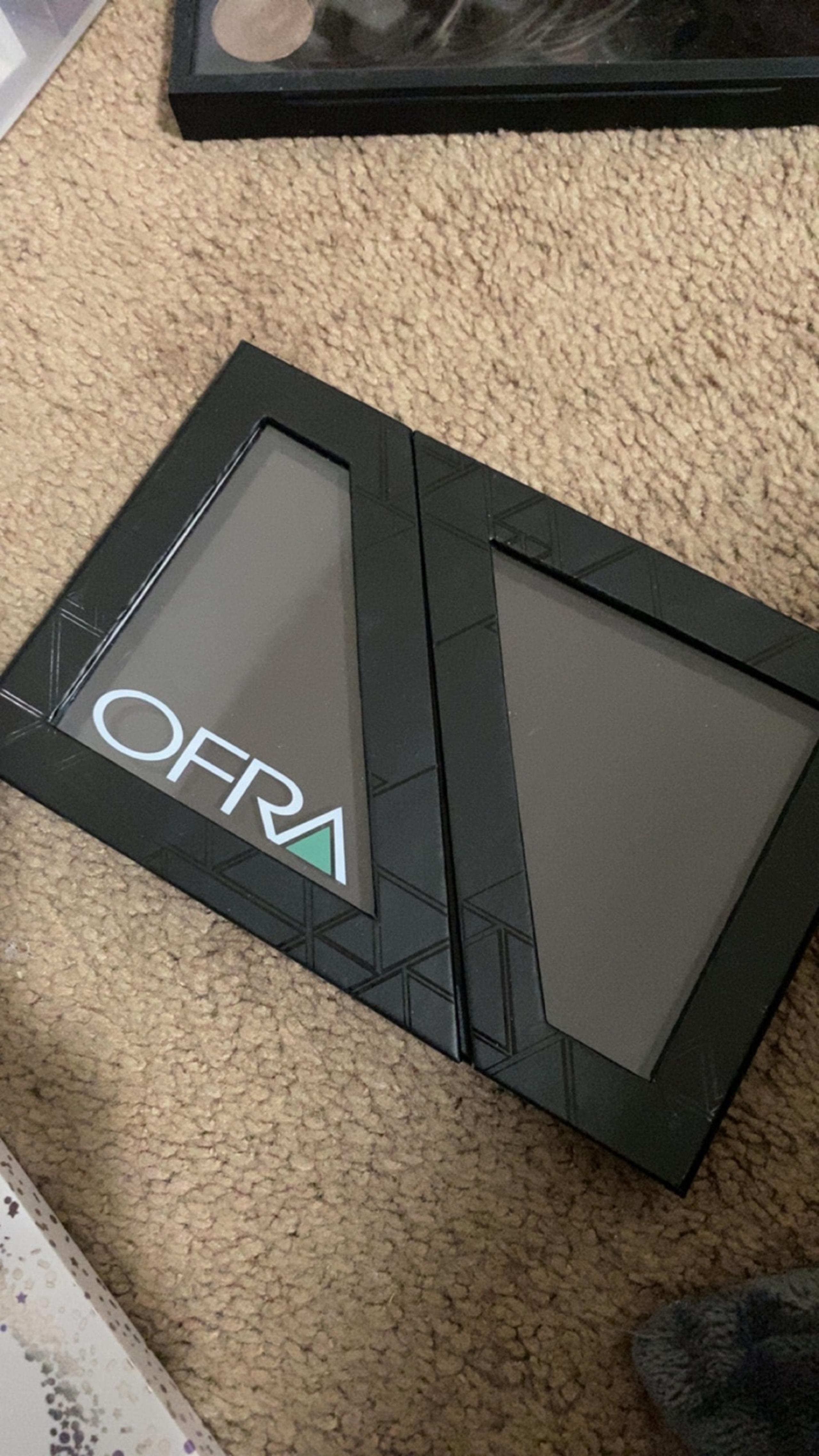 OFRA MAGNETIC MAKEUP CASE
