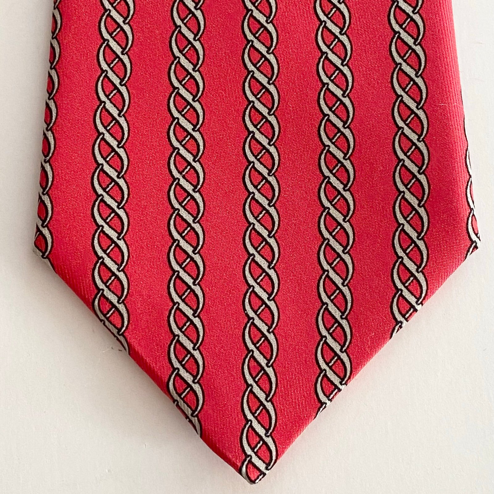 HERMÈS Paris 7010 TA Neiman Marcus Red Knit Pattern 100% Silk Tie Necktie