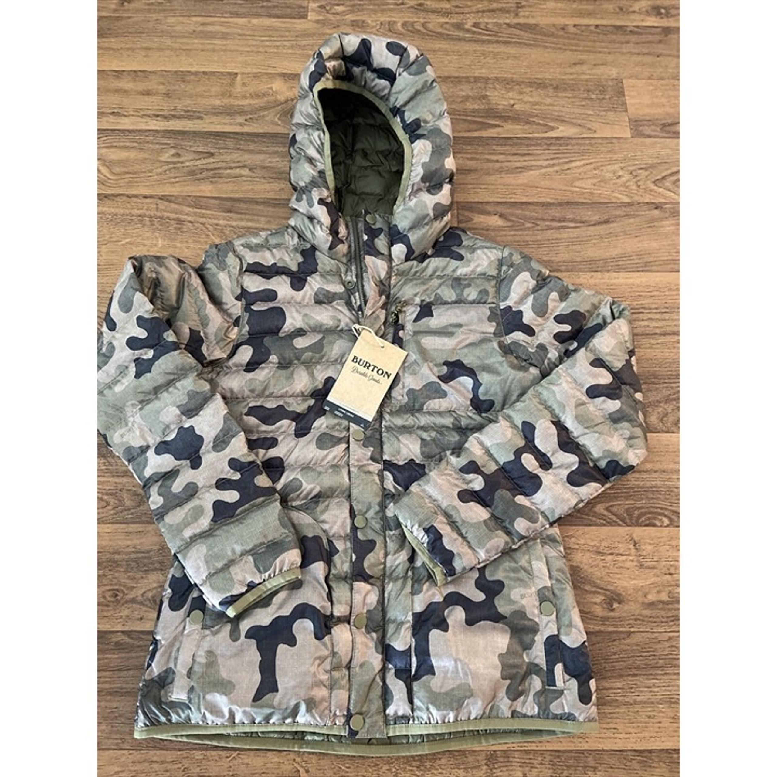 women’s Burton Evergreen down camo coat size xs