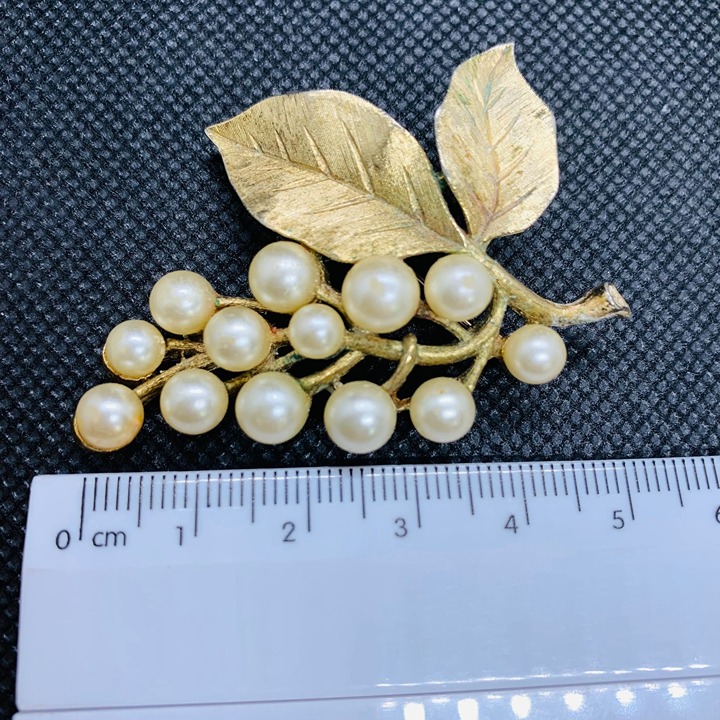 Trifari Vintage Grape Bunch Brooch Pin Pearls Gold Tone Signed
