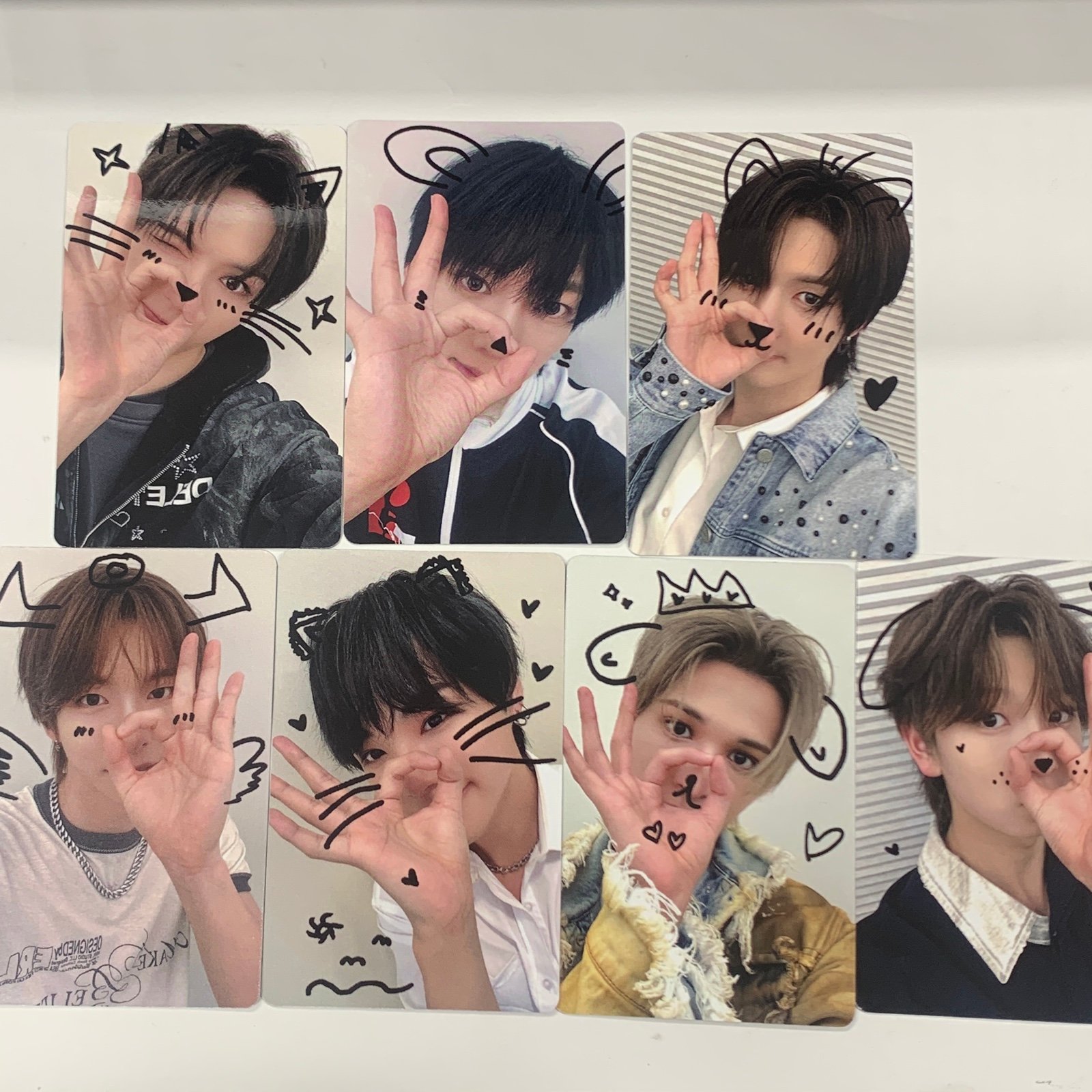 enhypen yzy yizhiyu fansign macau rare limited polaroid