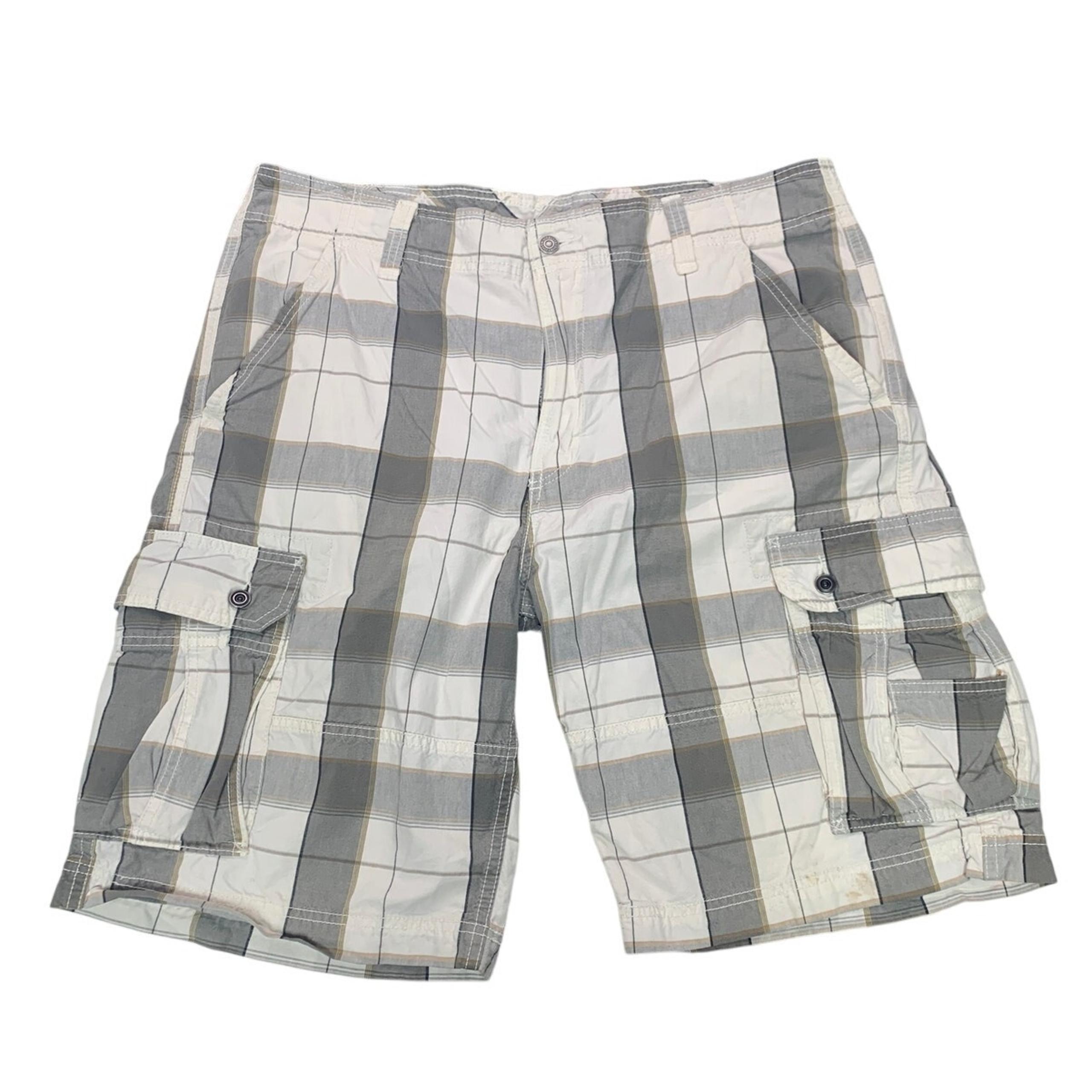 Levi's Mens Size 40 100% Cotton Gray Plaid Bermuda Long Cargo Shorts W Pockets