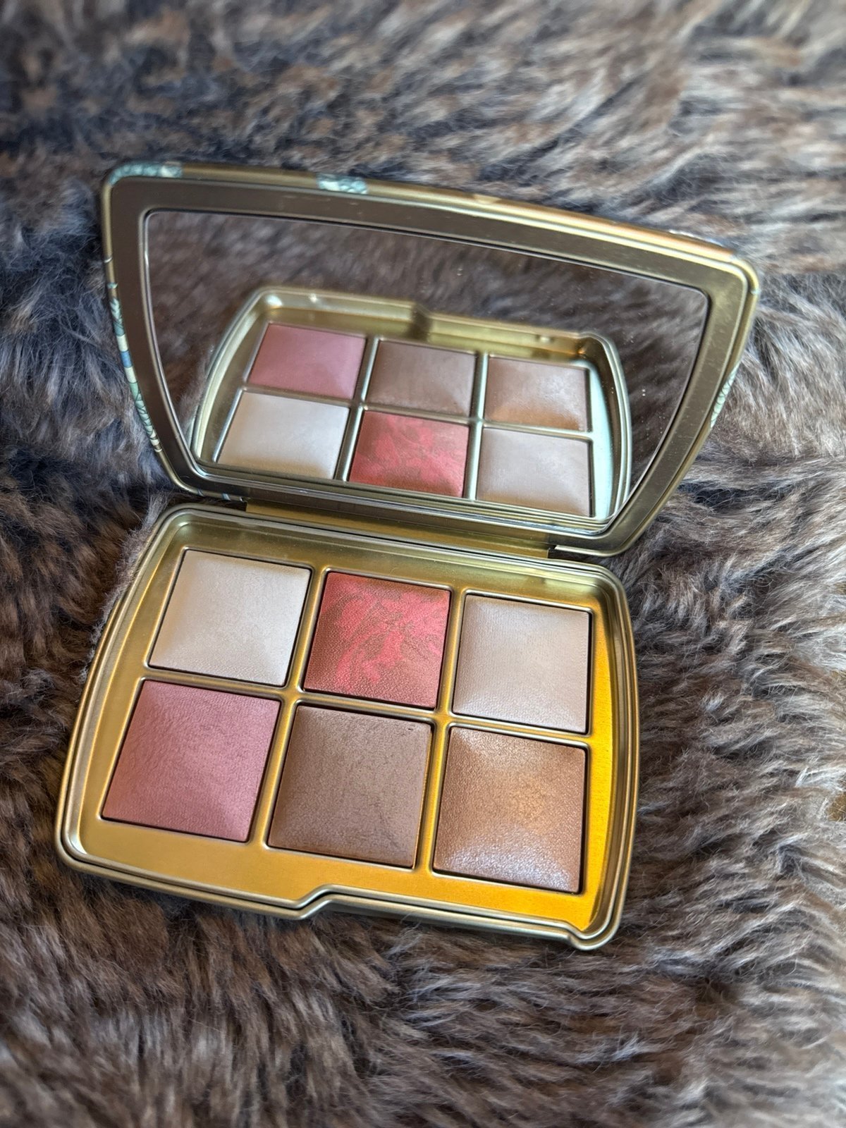 Hourglass palette - detail