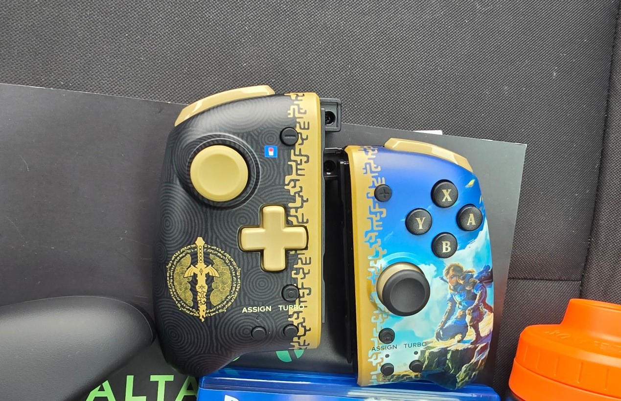 Zelda Hori gamepads