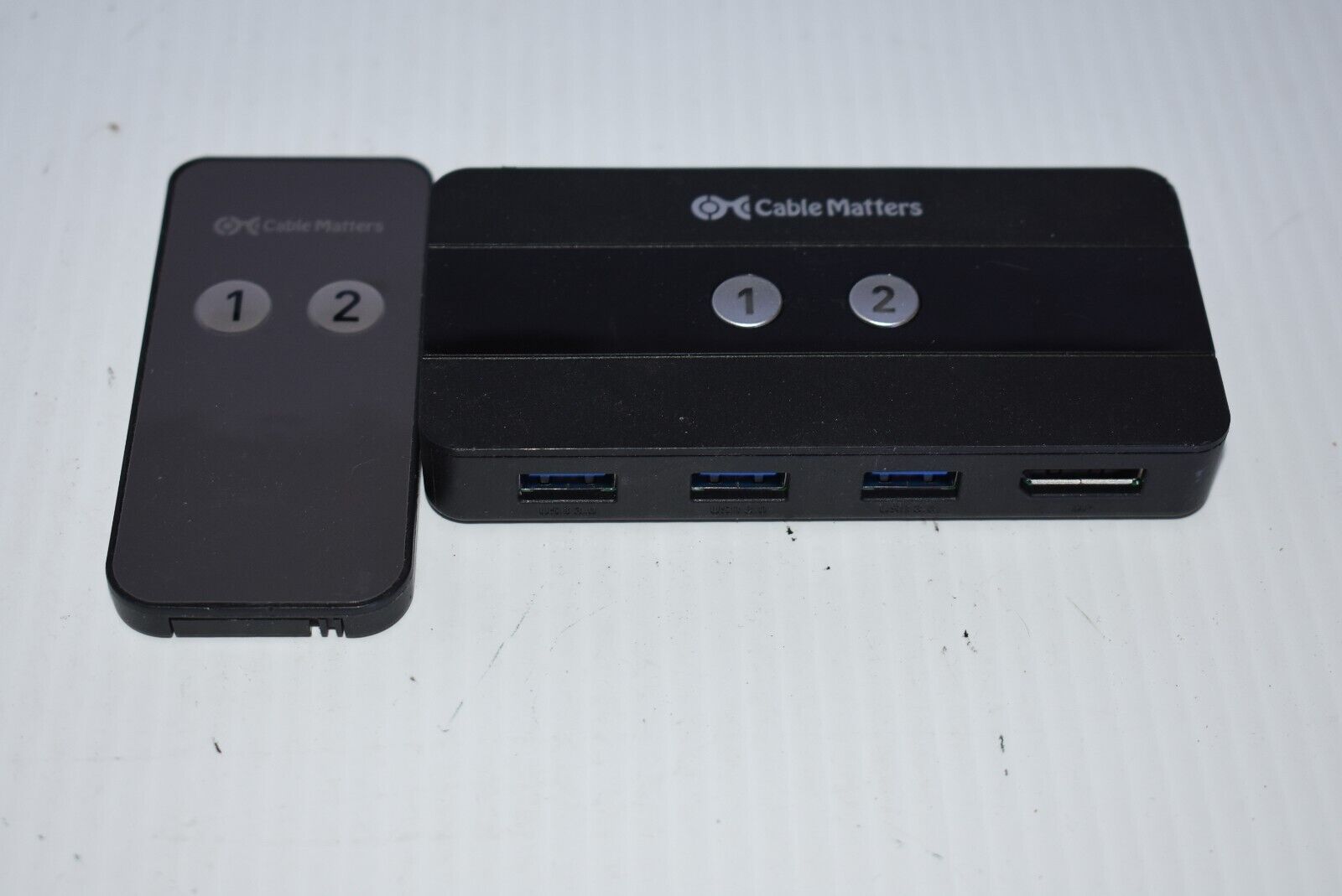 Cable Matters USB 3.0 KVM Switch DisplayPort for 2 Computers with Display Port