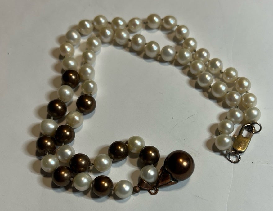 Vintage hand knotted pearl necklace