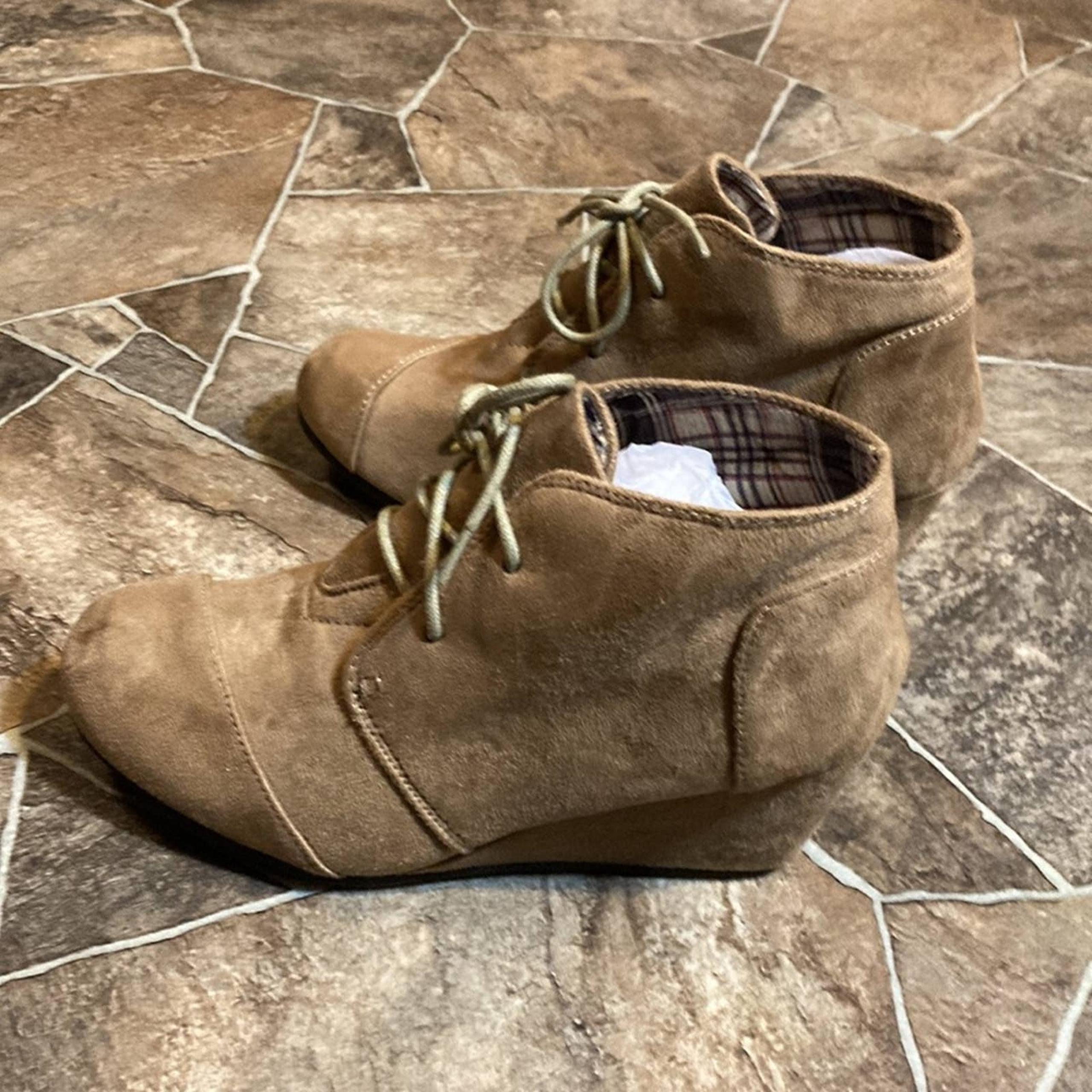 New Forever Women’s Patricia Lace Up Faux Suede Ankle Wedge Booties Sz 6