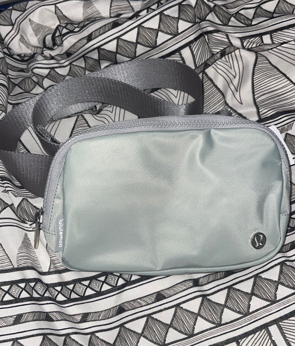 lululemon everywhere belt bag