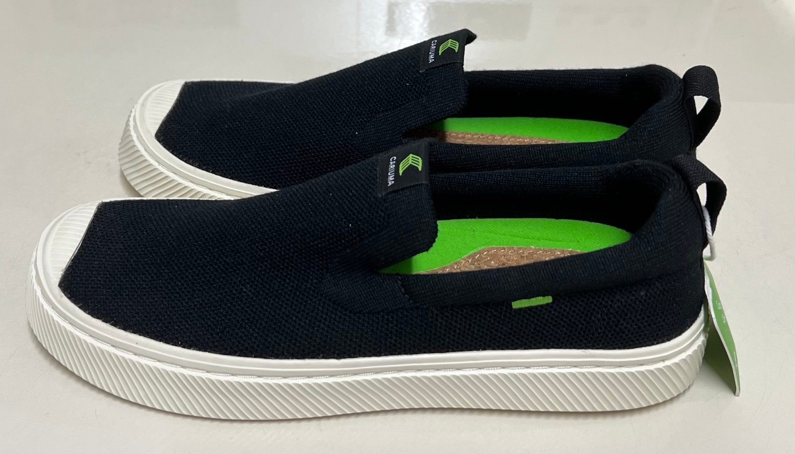 Men's 8 Women's 9.5 Cariuma Ibi Slip On Cork Lined Organic Recycled Sneakers