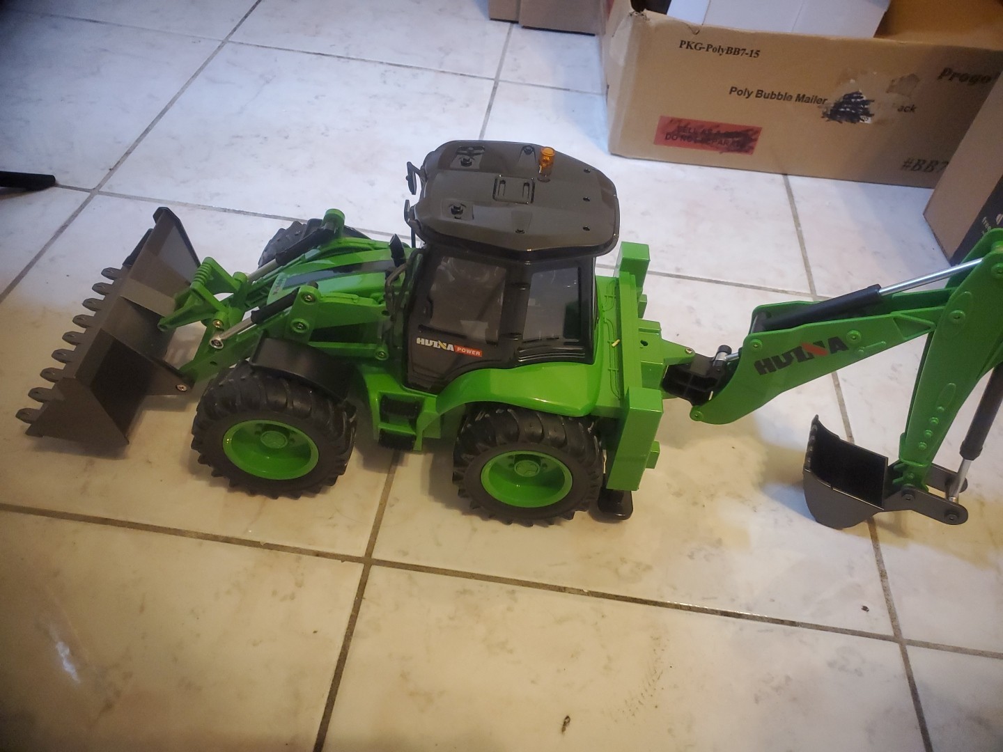 HUINA 1/14 Scale 1579 Remote Control Backhoe Excavator *READ* FRONT BUCKET PROB