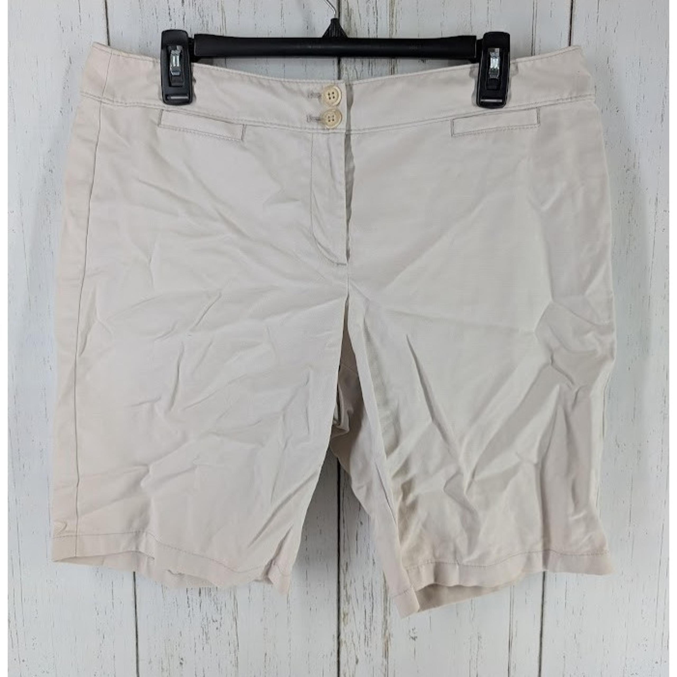 Ann Taylor Petites Size 12P Signature Fit Beige Chino Bermuda Womens Shorts