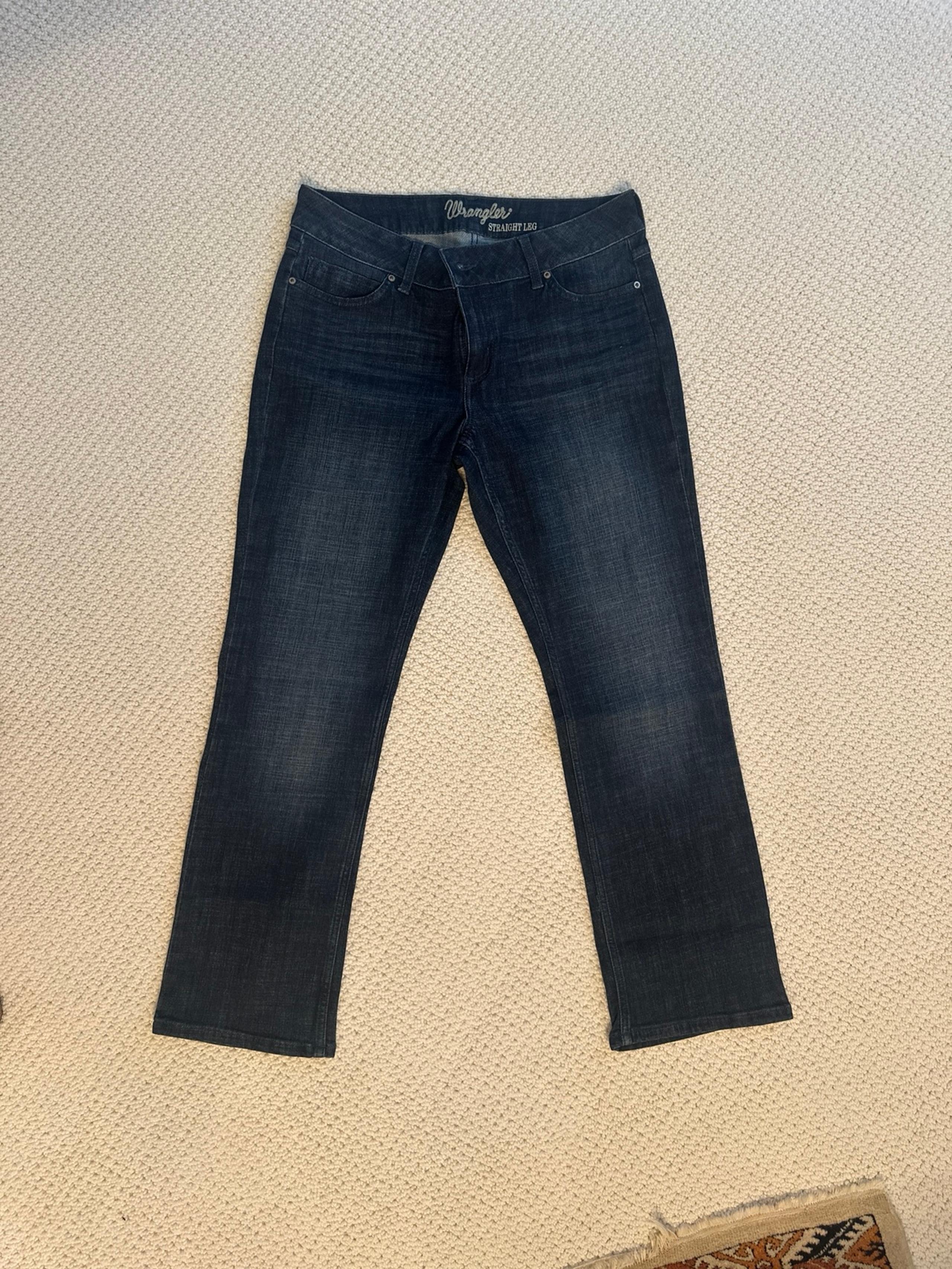 WRANGLER women’s straight leg jeans