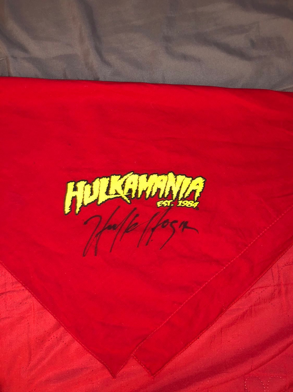 Signed hulk hogan wrestlemania bandana