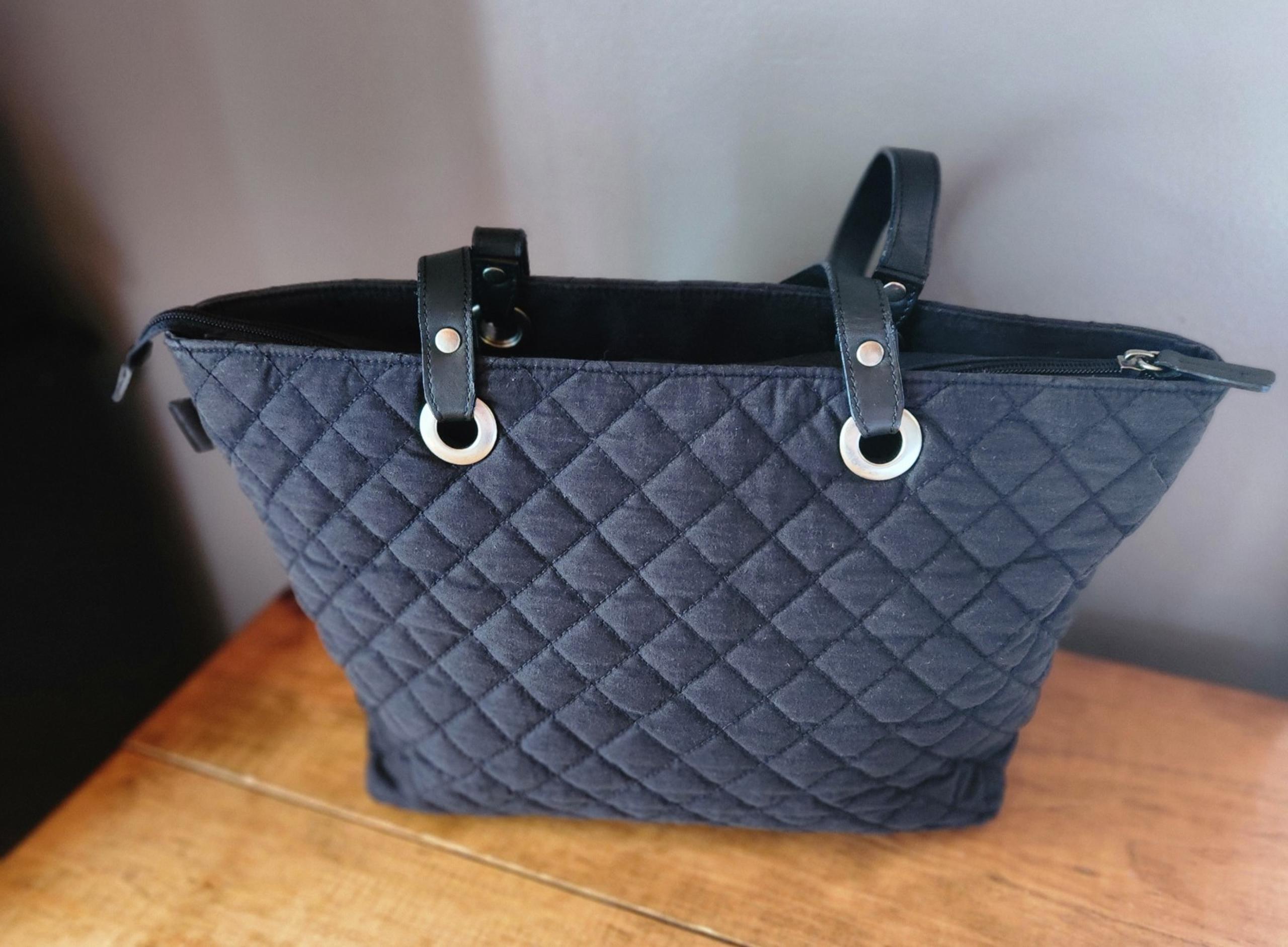 LL Bean Black Quilted Shoulder Bag

Interior is in great condition