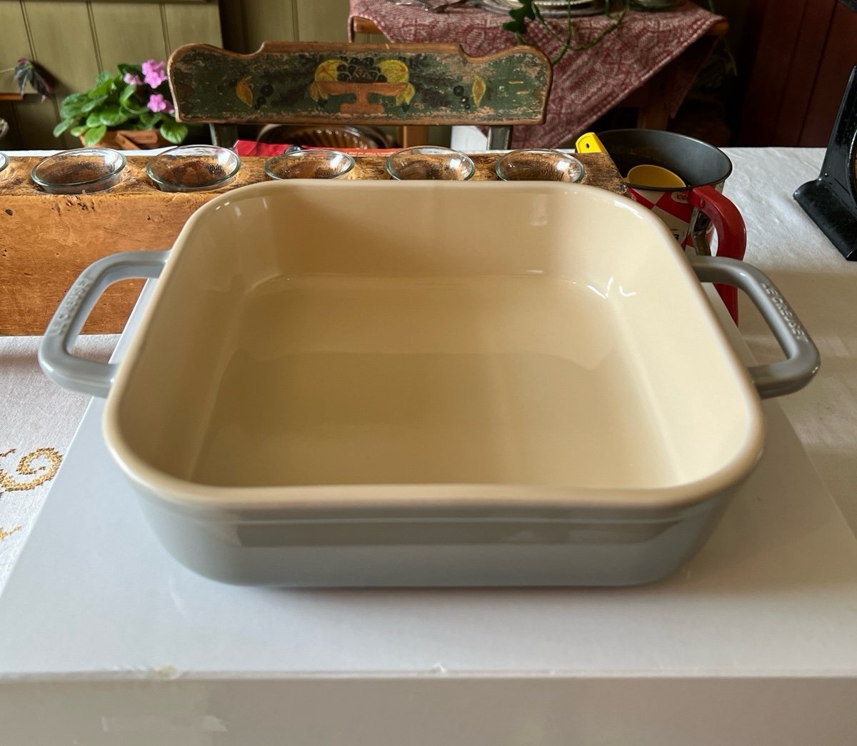 NWT LeCreuset 23cm Square Dish